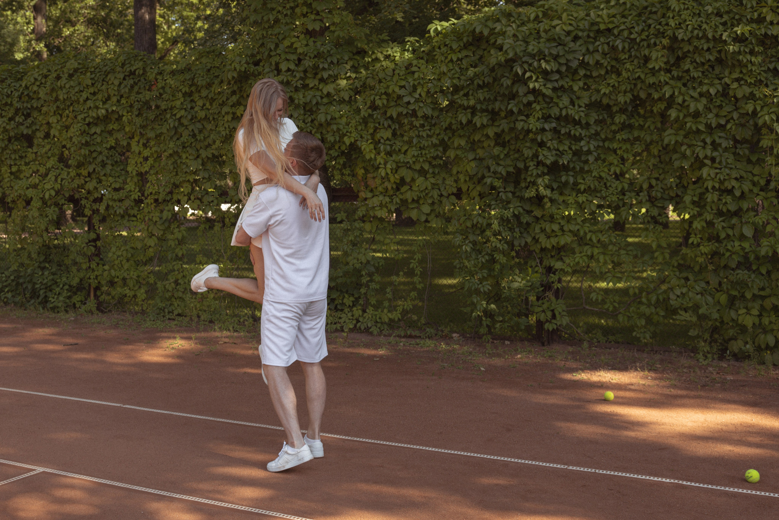 Свадебная лавстори на теннисном корте. Фотограф в Санкт-Петербурге Вагнер Юлия