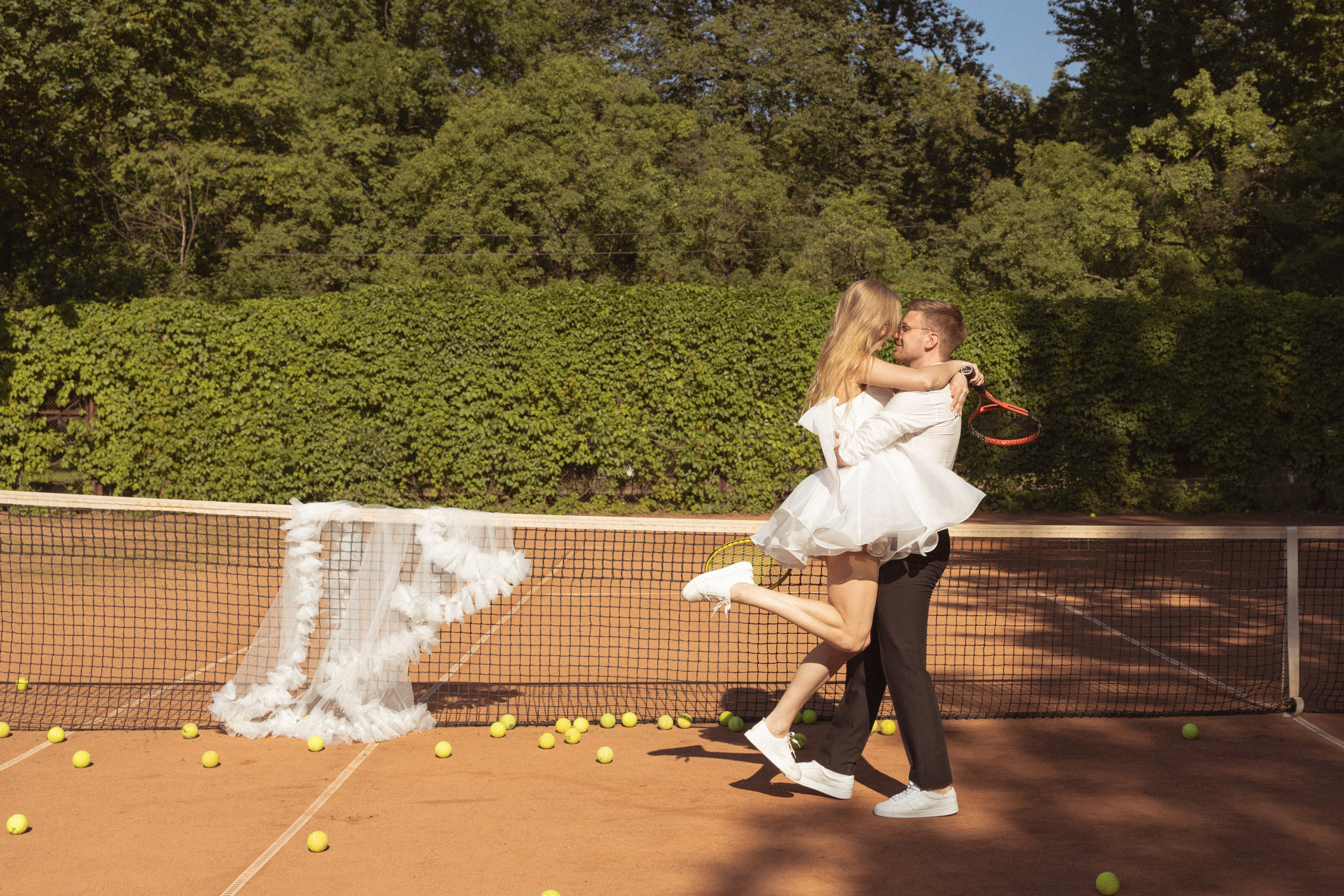 Свадебная лавстори на теннисном корте. Фотограф в Санкт-Петербурге Вагнер Юлия