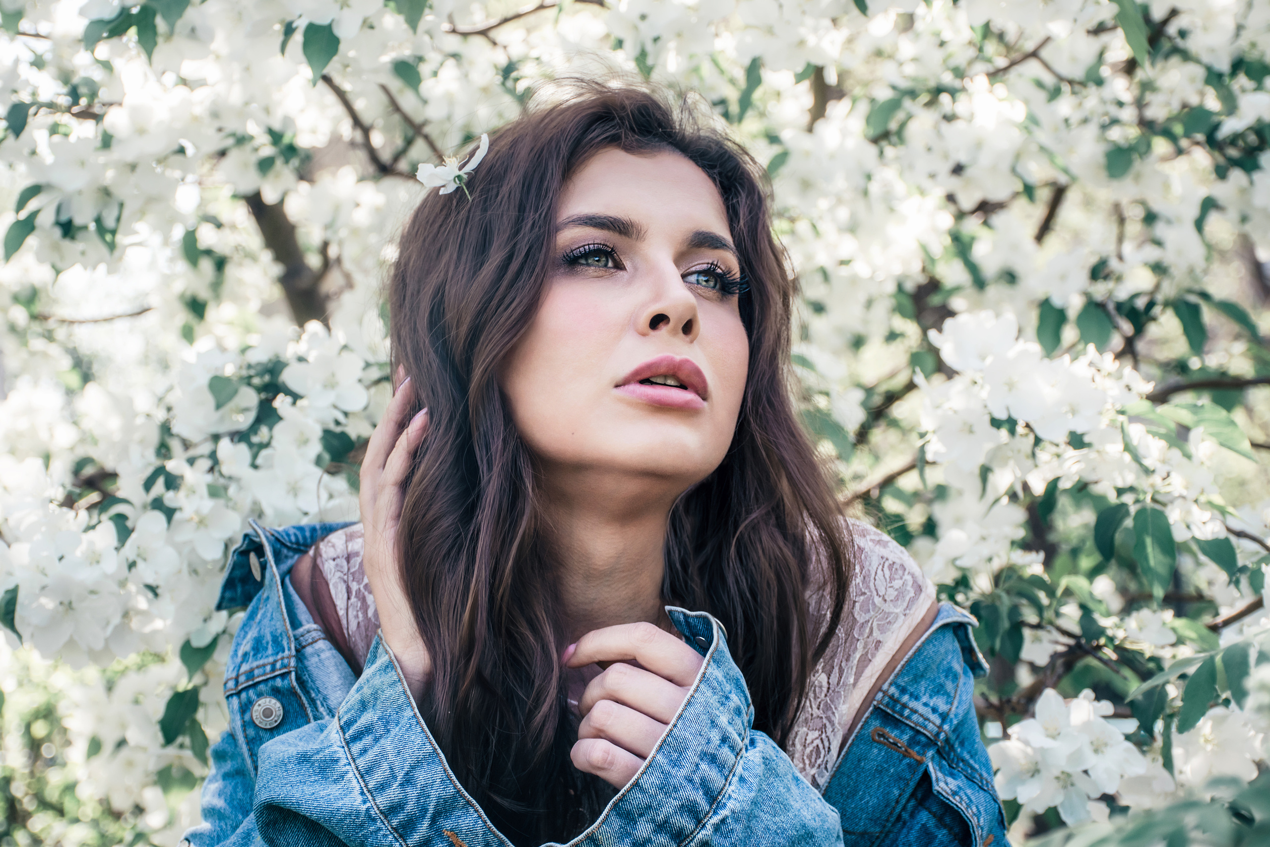 Виктория. Съёмка в яблоневом цвету. Фотограф в Магнитогорске Татьяна Лоскутова