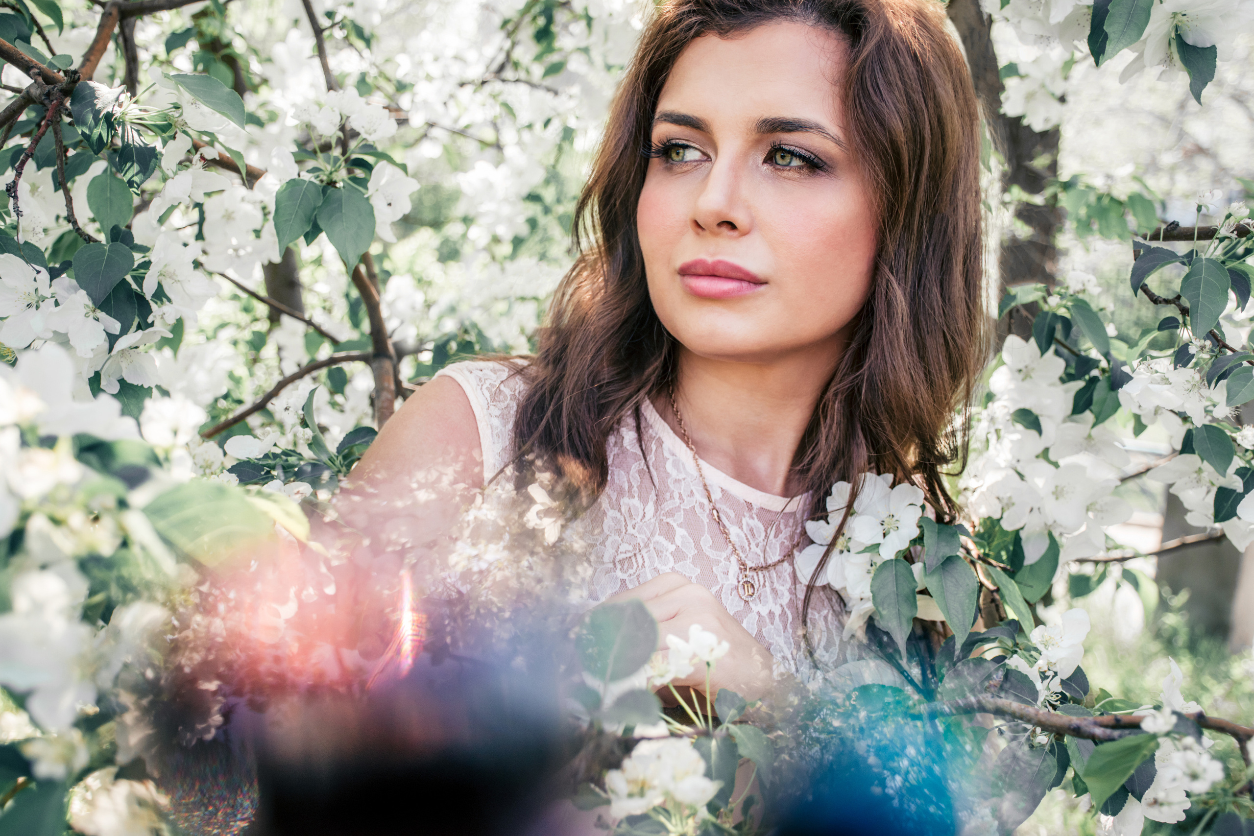 Виктория. Съёмка в яблоневом цвету. Фотограф в Магнитогорске Татьяна Лоскутова