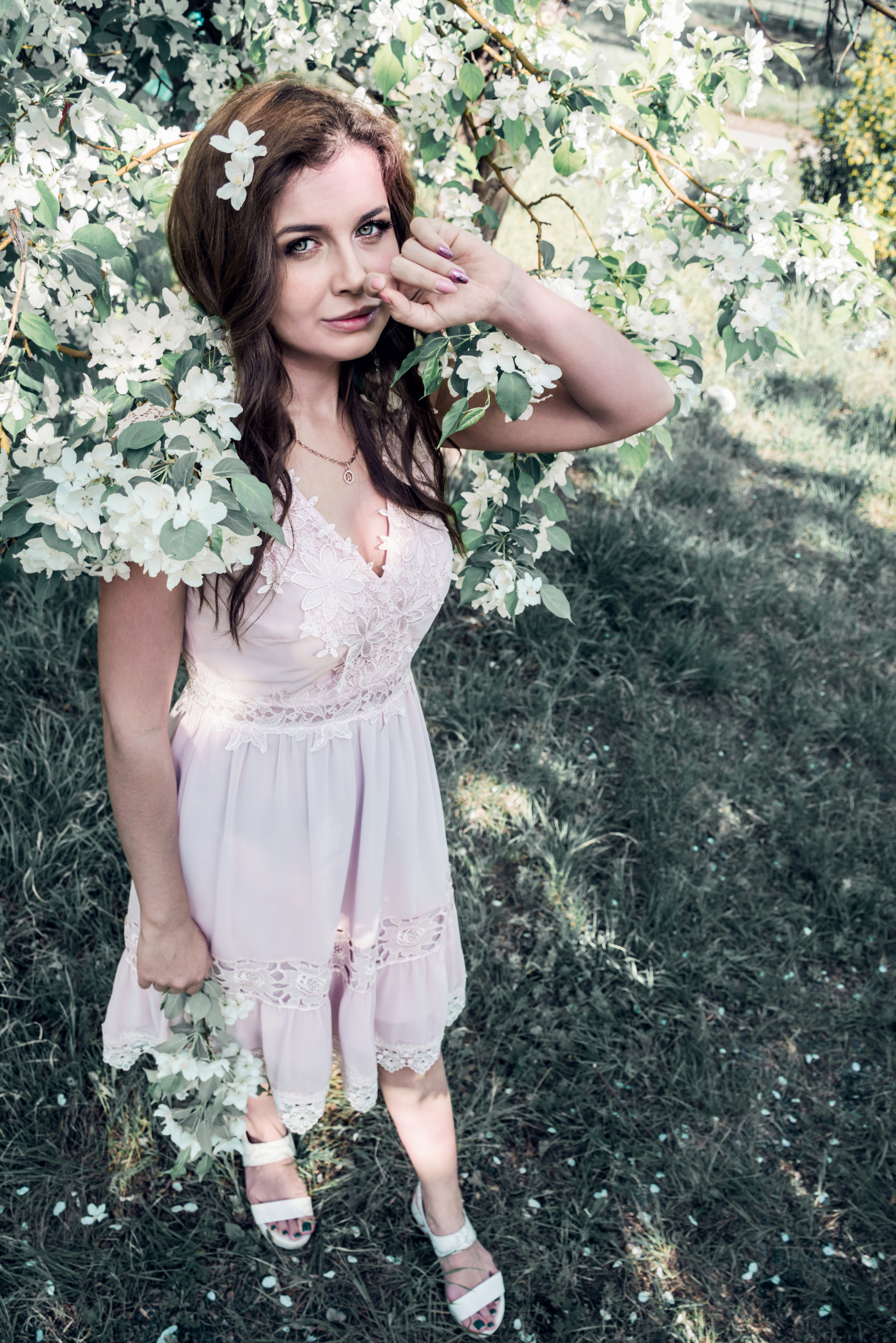 Виктория. Съёмка в яблоневом цвету. Фотограф в Магнитогорске Татьяна Лоскутова
