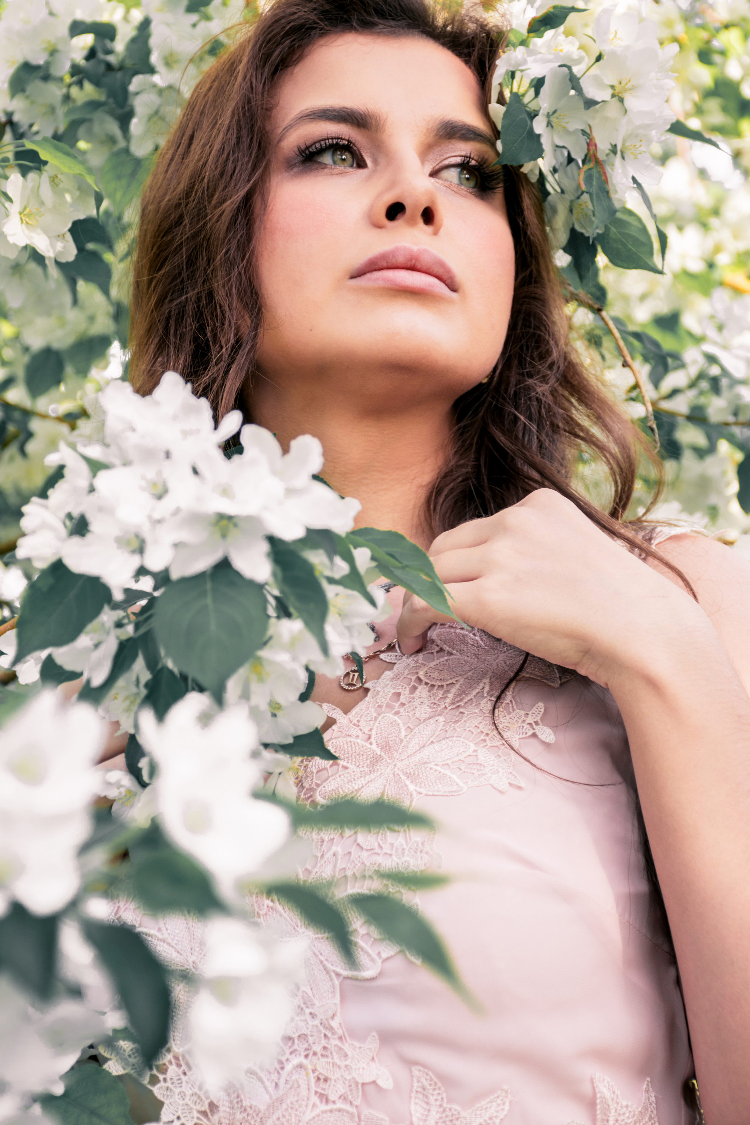 Виктория. Съёмка в яблоневом цвету. Фотограф в Магнитогорске Татьяна Лоскутова
