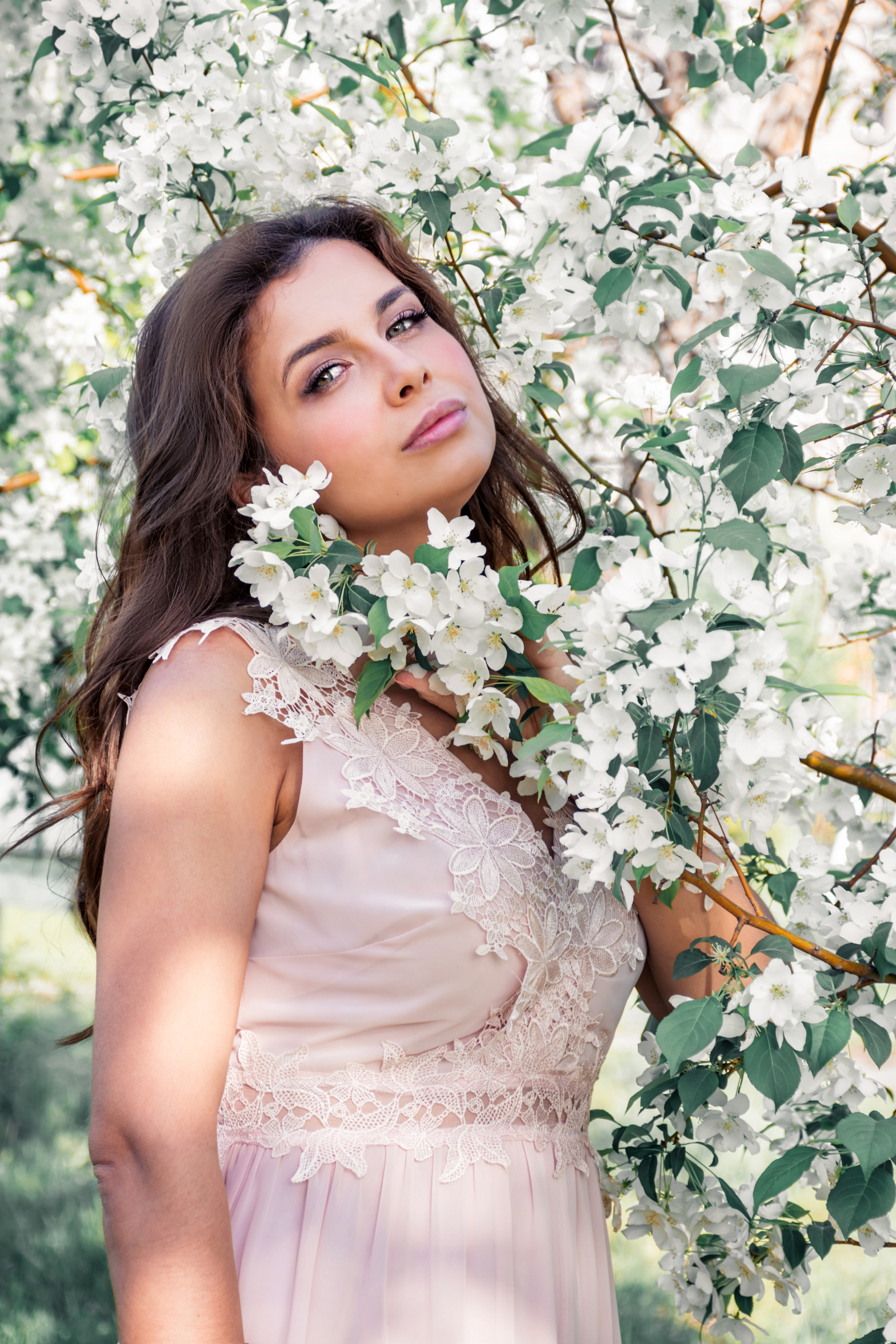 Виктория. Съёмка в яблоневом цвету. Фотограф в Магнитогорске Татьяна Лоскутова