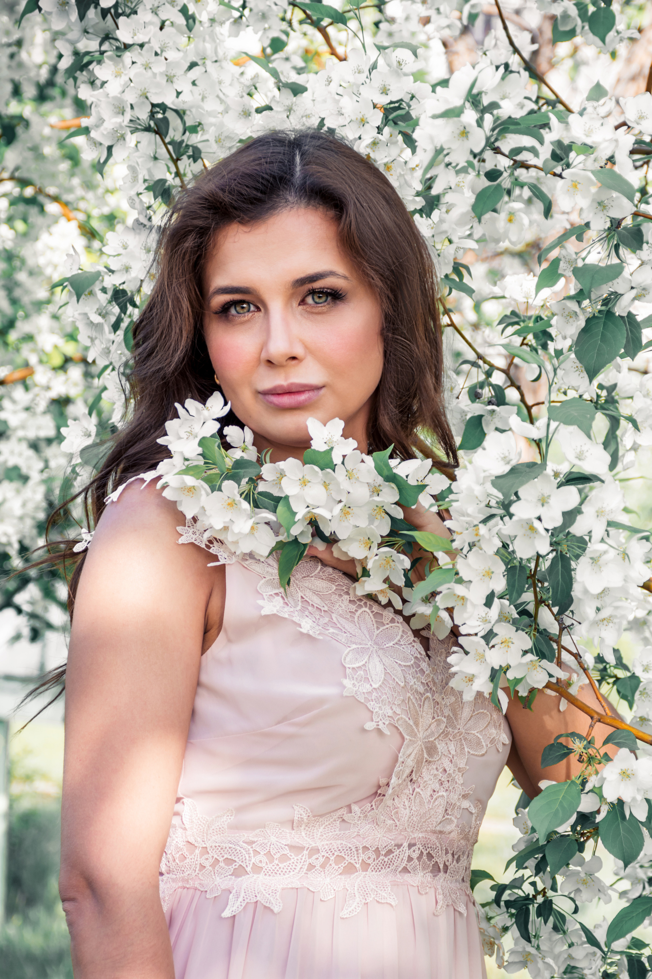 Виктория. Съёмка в яблоневом цвету. Фотограф в Магнитогорске Татьяна Лоскутова