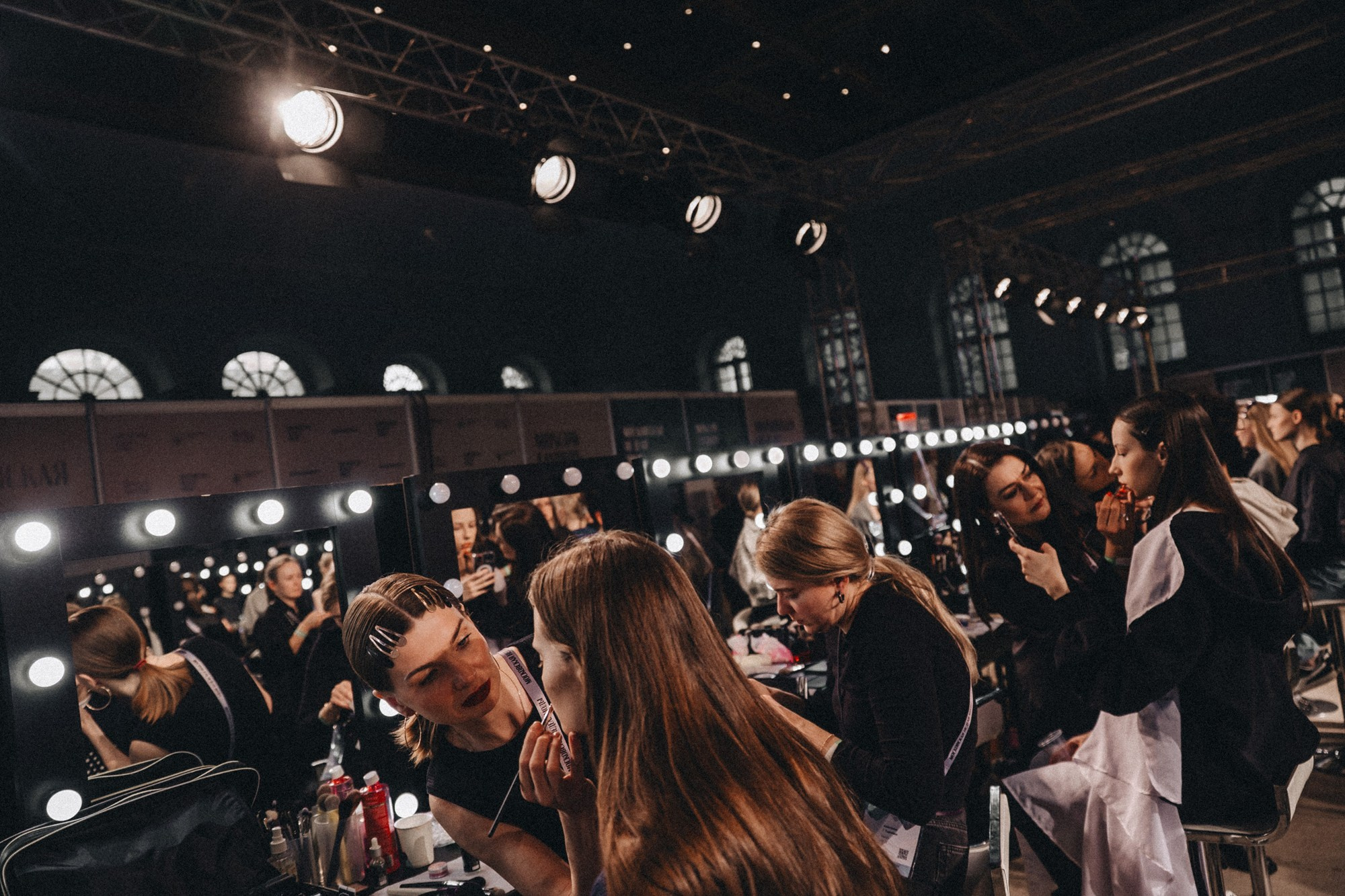 Где мода снимает маски. Backstage недели моды в Москве. Татьяна Фомичева. Репортажный и светский фотограф в Москве