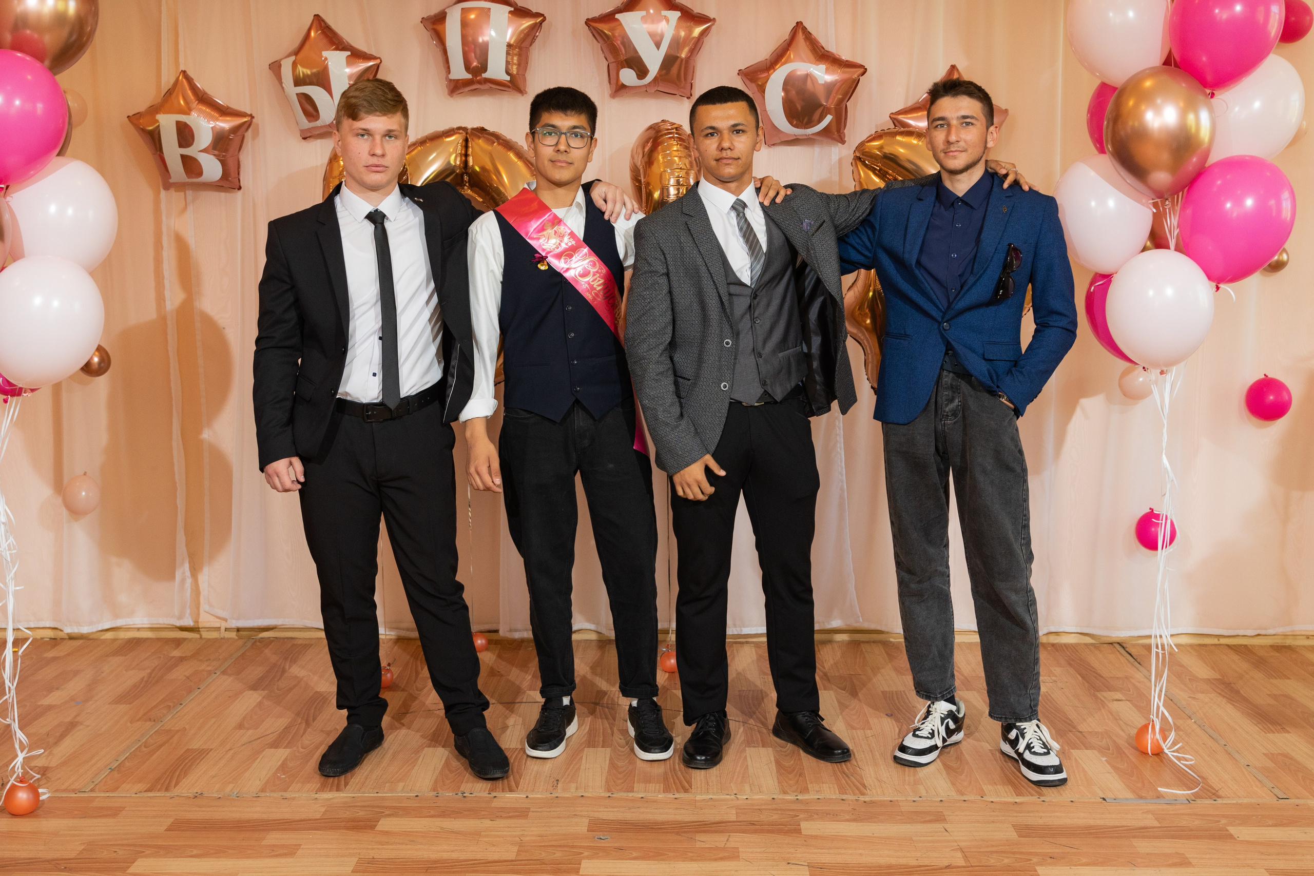 Последний звонок в школе № 66. Выпускные альбомы во Владивостоке