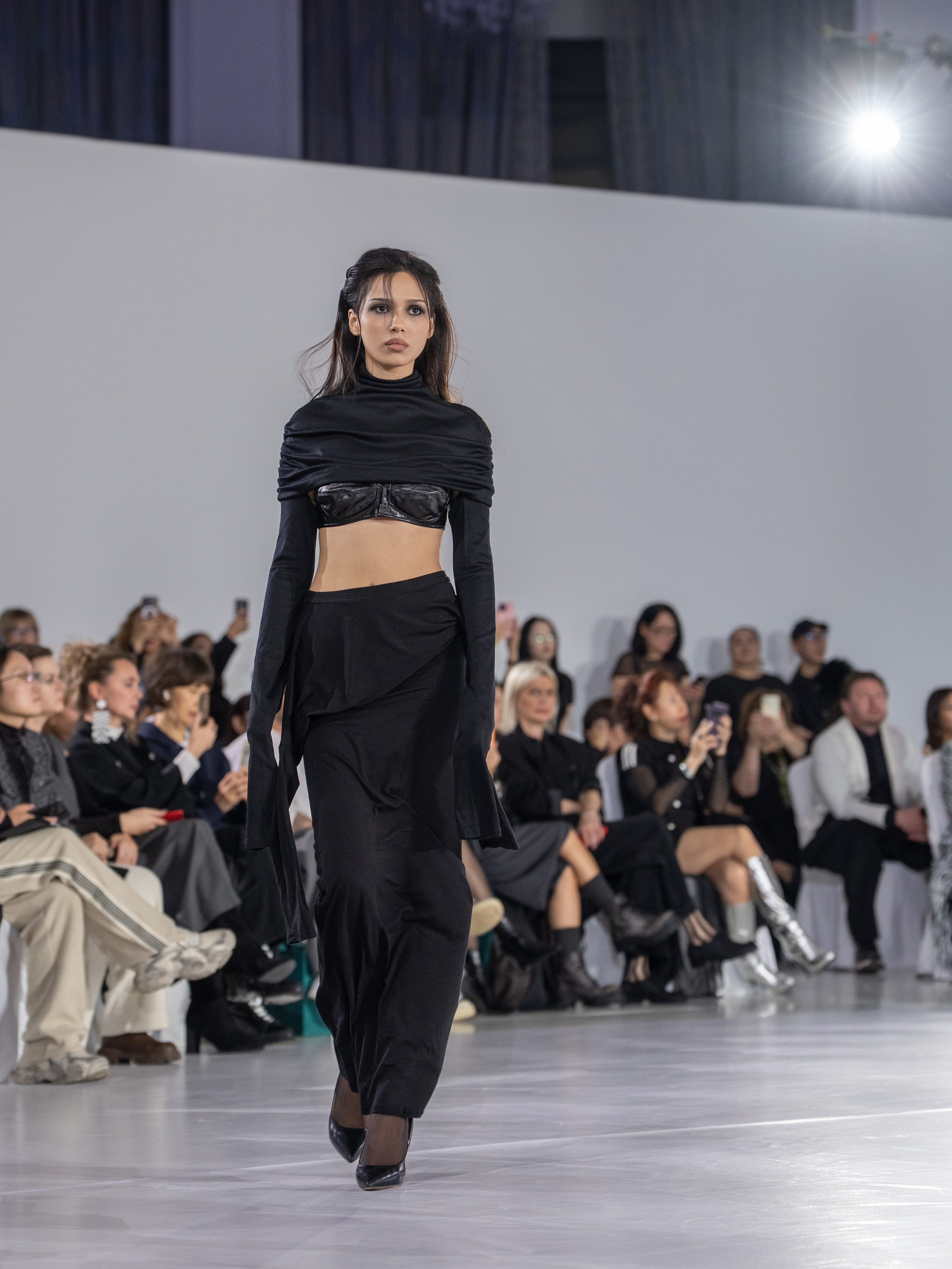 Дизайн DVALI. Сайт Алматинского НЮ АРТ, будуар и фэшн фотографа Дениса Карпенко