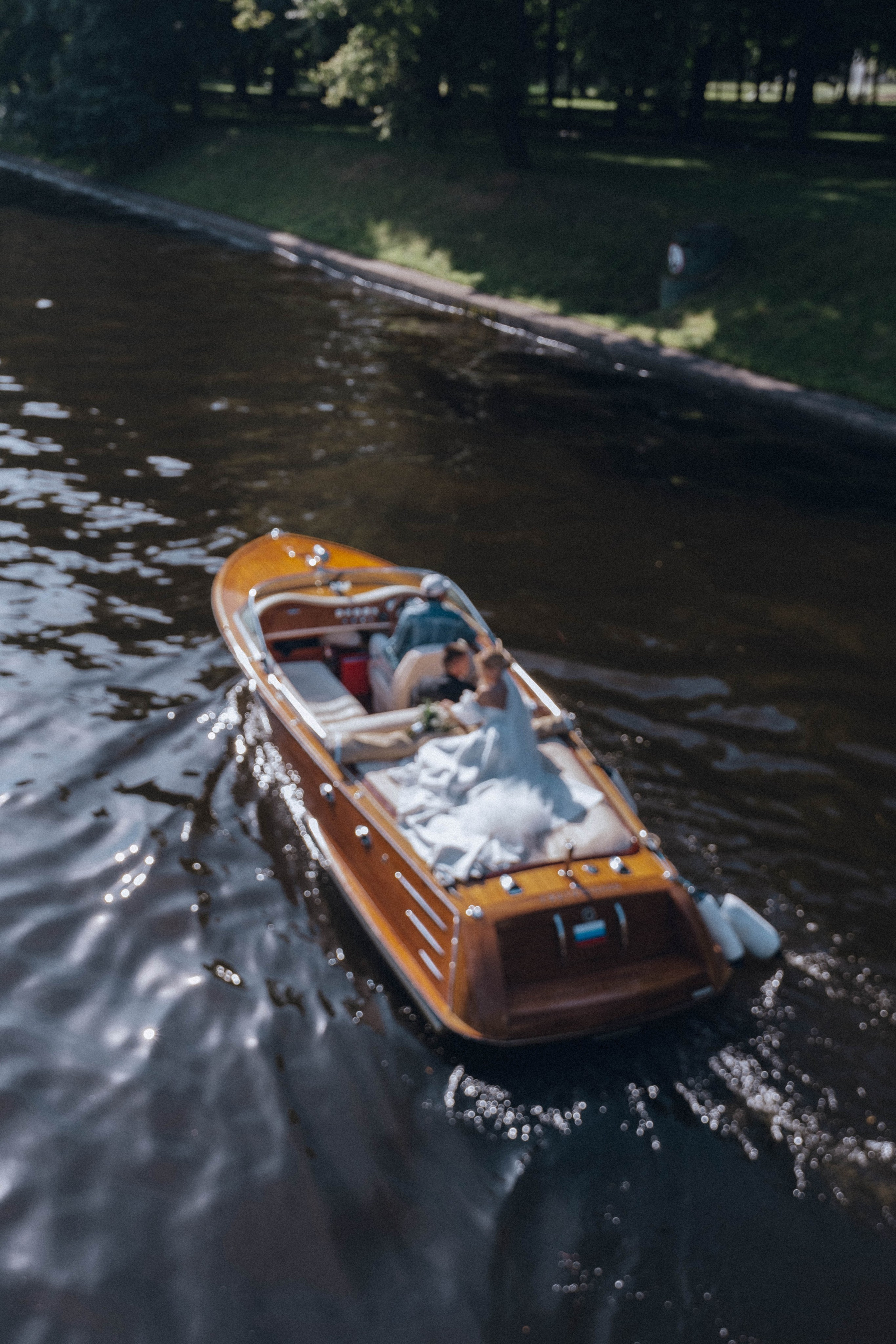 СВАДЕНБНАЯ СЬЕМКА НА КАТЕРЕ ПО КАНАЛАМ САНКТ-ПЕТЕРБУРГА И В АКВАТОРИИ НЕВЫ. Профессиональный фотограф, Санкт-Петербург — Виктория Богомолова