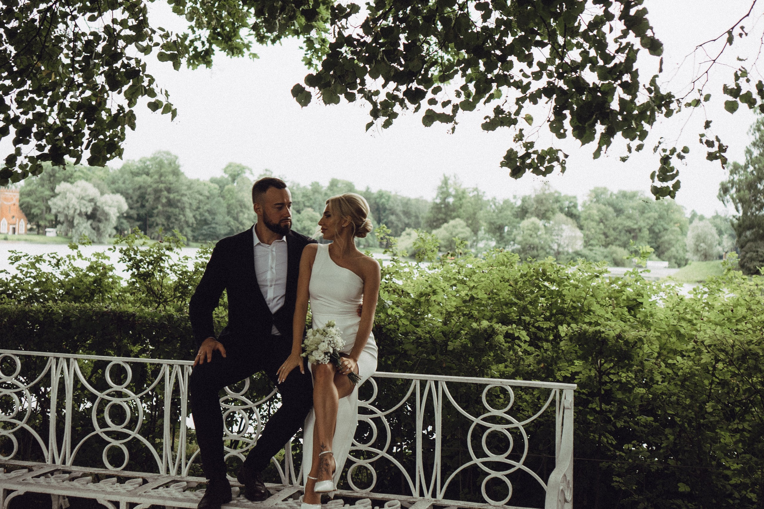 СВАДЕБНАЯ ИСТОРИЯ В ГОРОДЕ ПУШКИН ВОЗЛЕ ЕКАТЕРИНИНСКОГО ДВОРЦА И В ПАРКЕ. Профессиональный фотограф, Санкт-Петербург — Виктория Богомолова