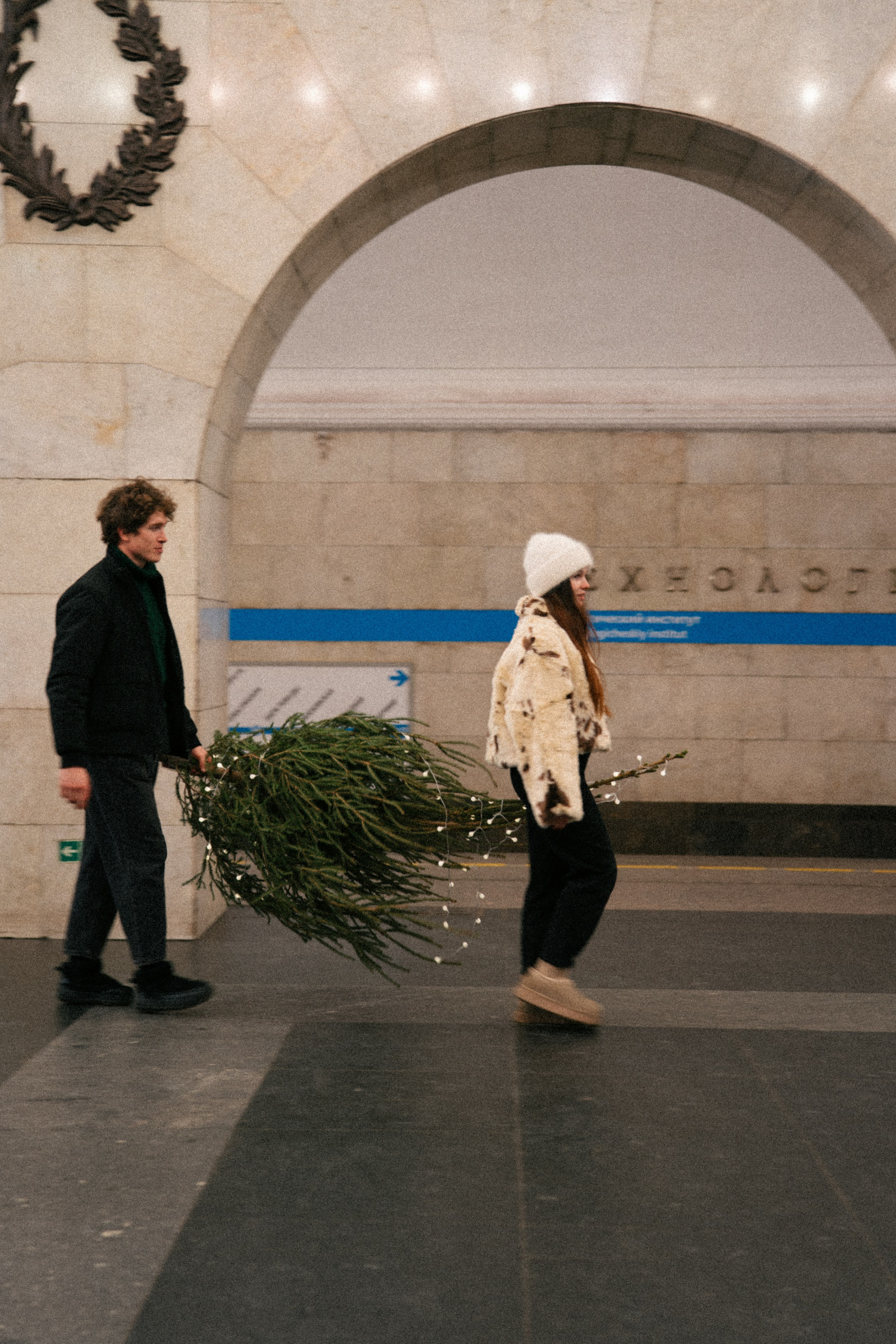 НОВОГОДНЯЯ ПРОГУЛКА ПАРЫ ПО ЧЕРНЫШЕВСКОЙ ПЕРЕД НОВЫМ ГОДОМ. Профессиональный фотограф, Санкт-Петербург — Виктория Богомолова