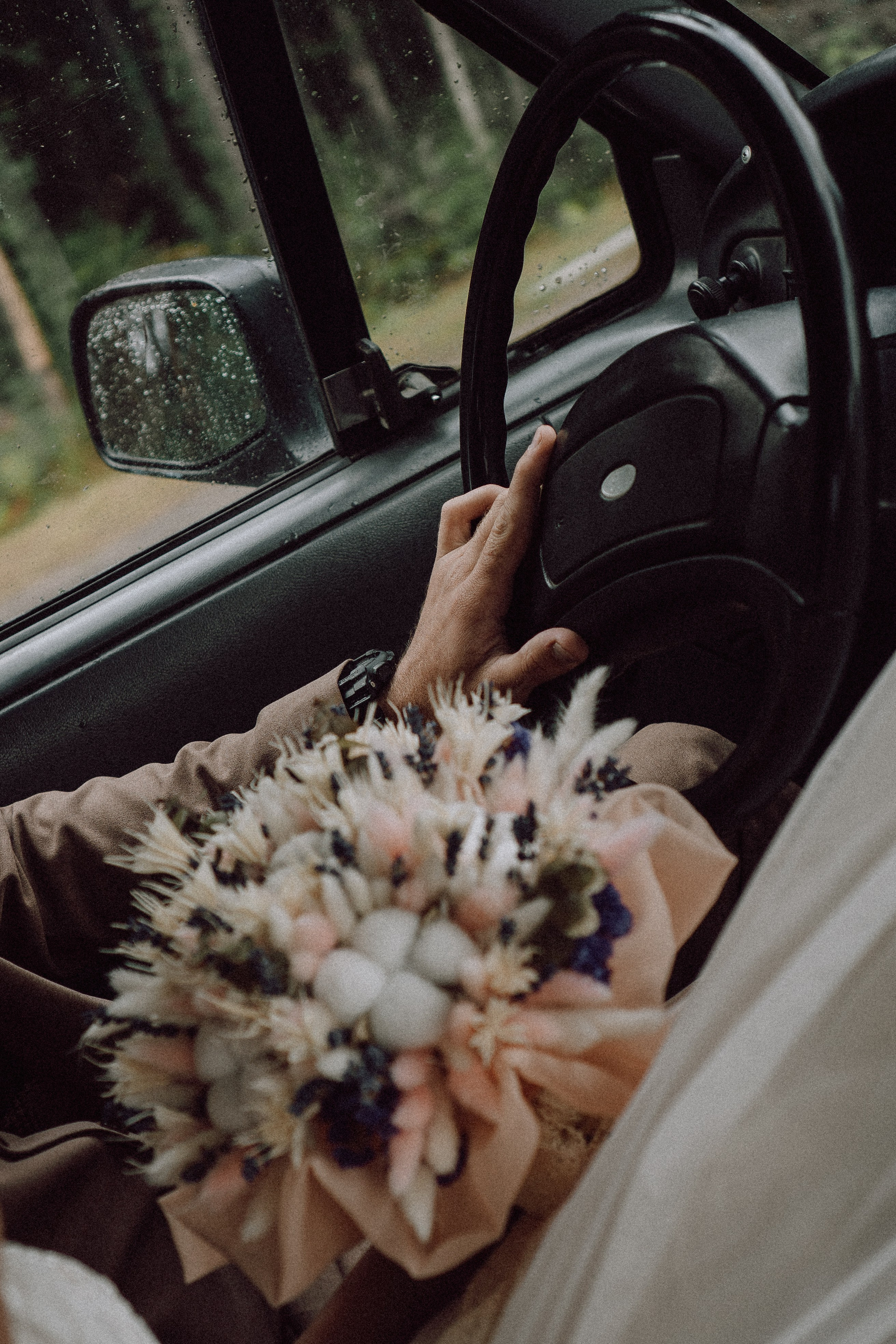 СВАДЕБНАЯ ФОТОСЕССИИЯ ПАРЫ В ГОРОДЕ ПРИОЗЕРСК В СОСНОВОМ ЛЕСУ И С ПИКАПОМ. Профессиональный фотограф, Санкт-Петербург — Виктория Богомолова