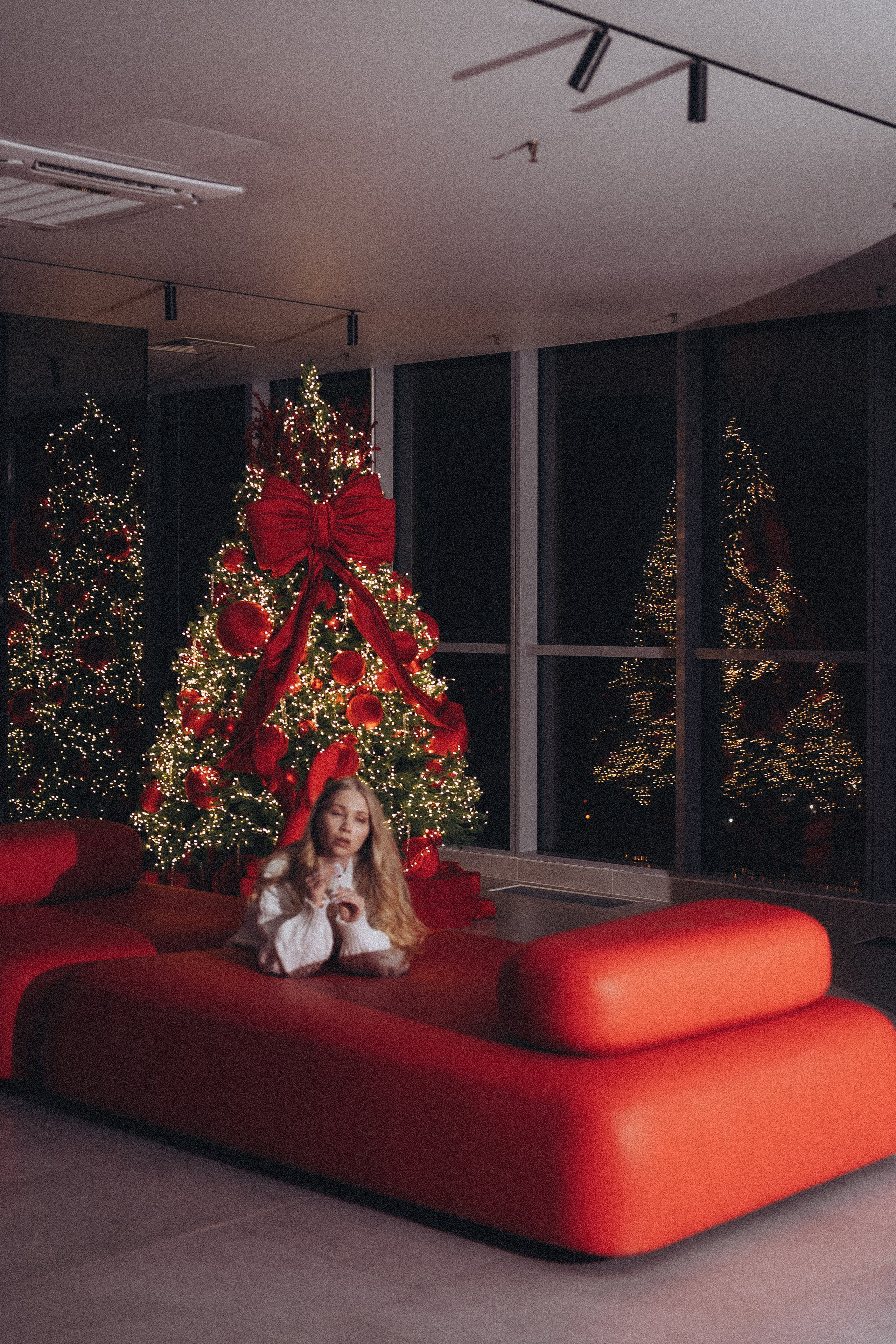 ФОТОСЕССИЯ К НОВОМУ ГОДУ В СТУДИИ С ЕЛОЧКОЙ КРАСИВЫЙ ОБРАЗ. Профессиональный фотограф, Санкт-Петербург — Виктория Богомолова