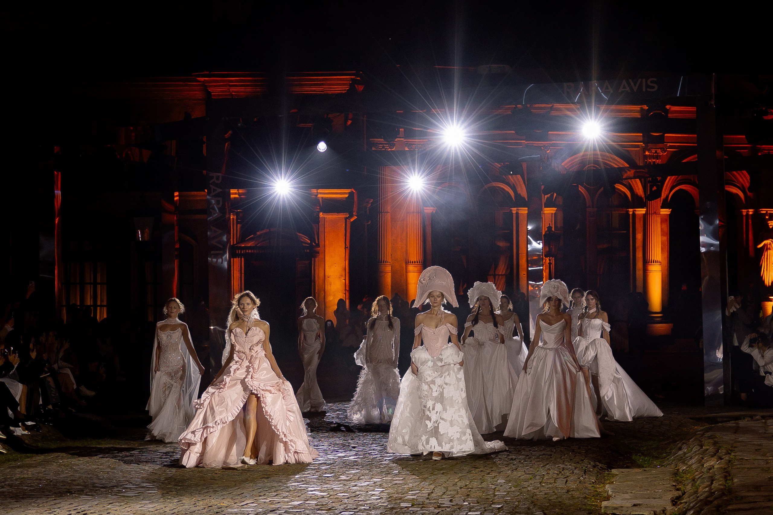 Rara Avis Fashion Show 2025. Свадебный фотограф Москва и Санкт-Петерург Артем Мамонов