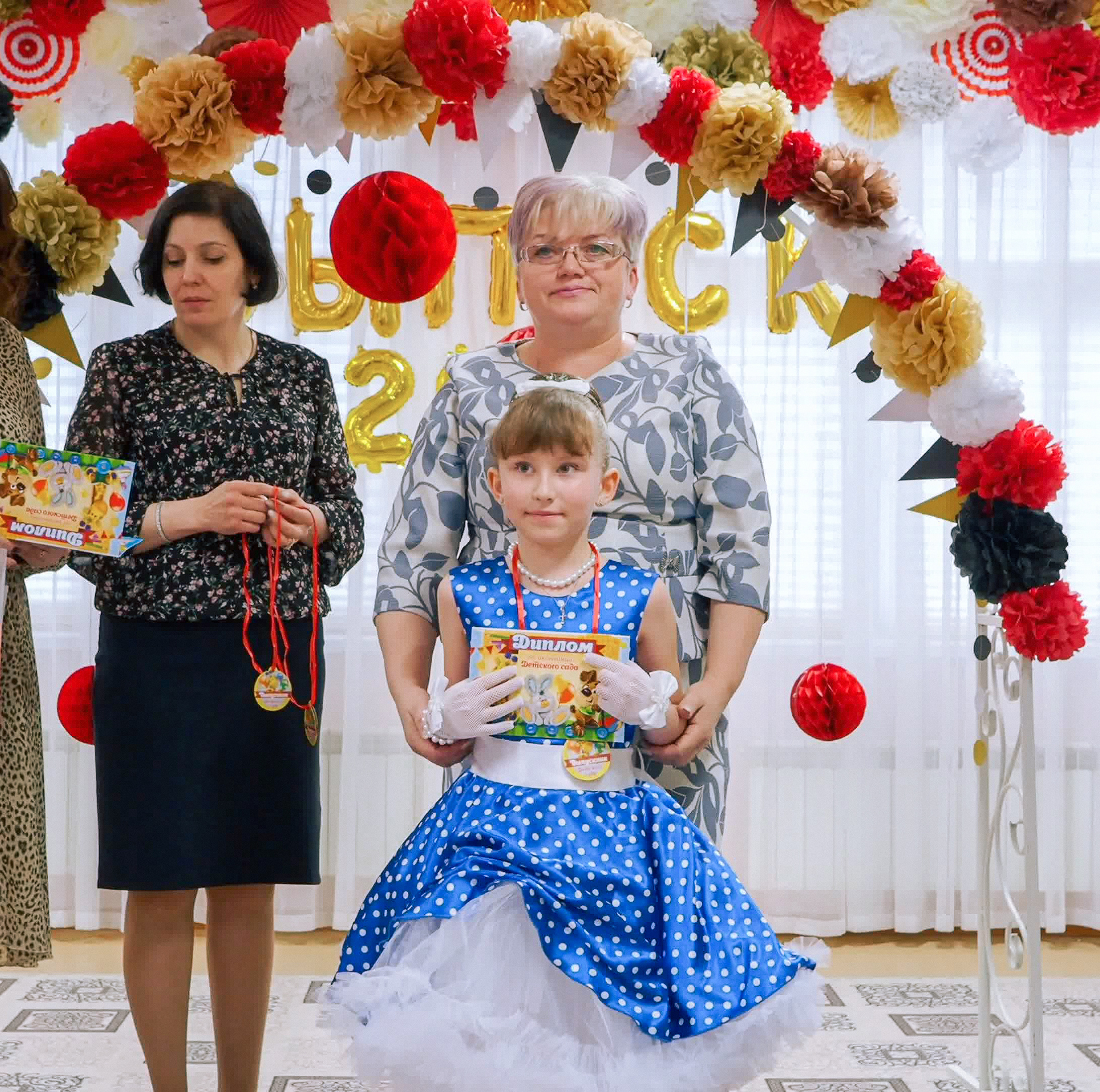 Выпускной праздник в Д/С «Ласточка». Фото с видеозаписи. Фотограф Никифоров-Гордеев Сергей. Москва и МО