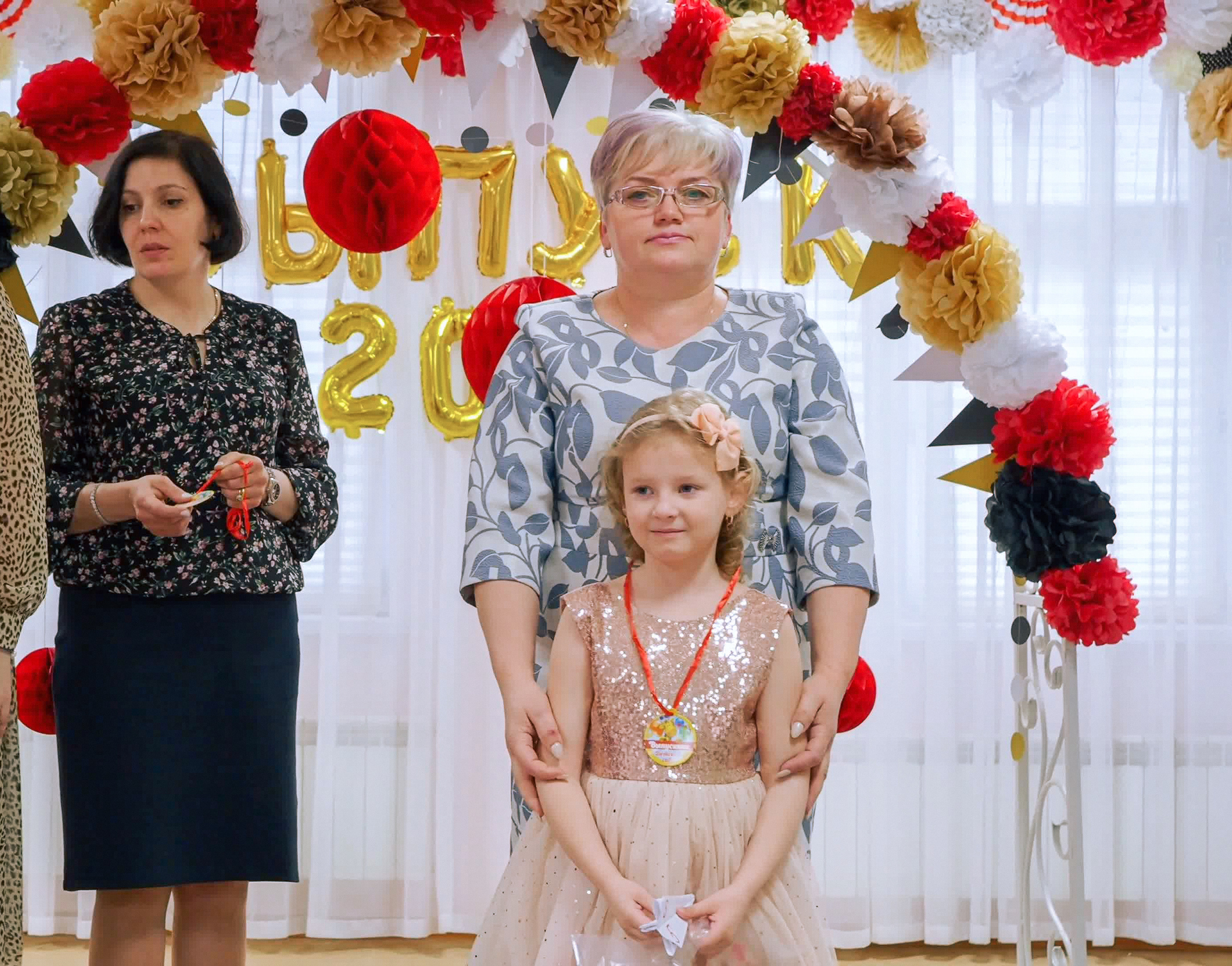 Выпускной праздник в Д/С «Ласточка». Фото с видеозаписи. Фотограф Никифоров-Гордеев Сергей. Москва и МО