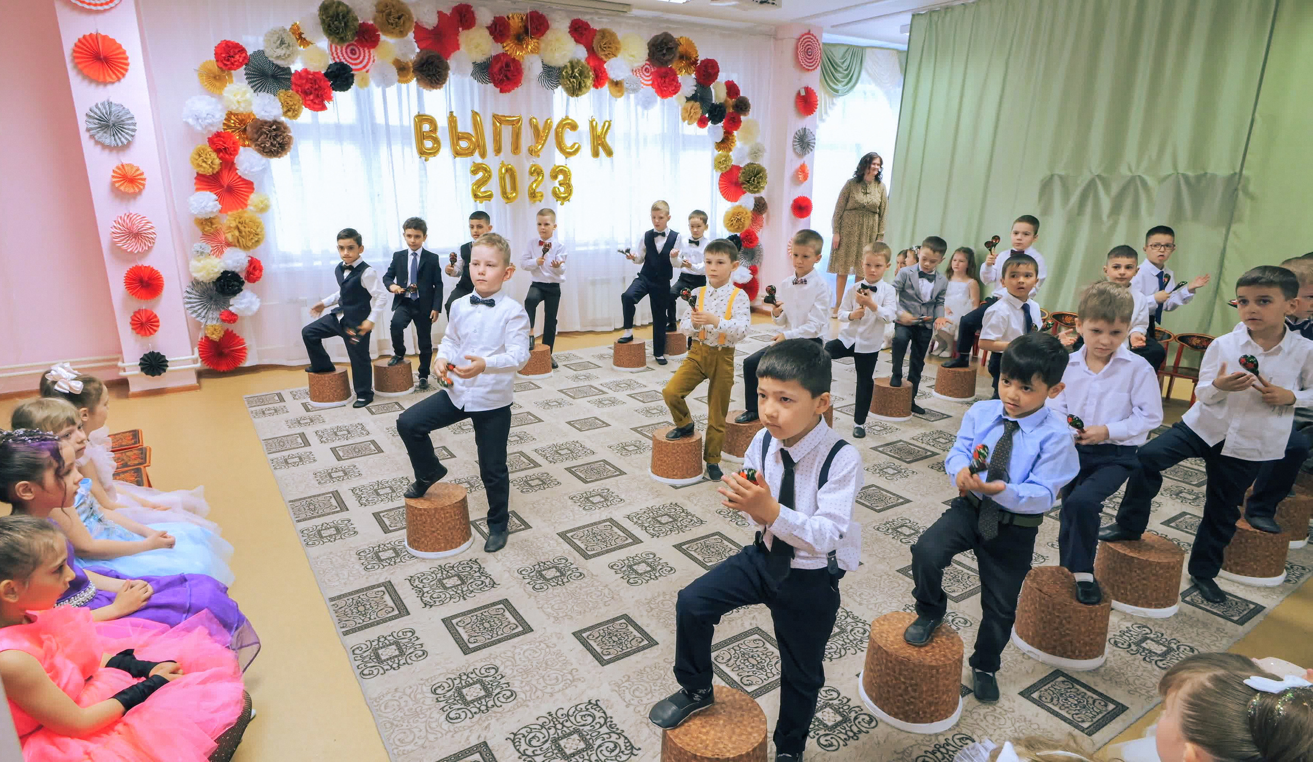 Выпускной праздник в Д/С «Ласточка». Фото с видеозаписи. Фотограф Никифоров-Гордеев Сергей. Москва и МО