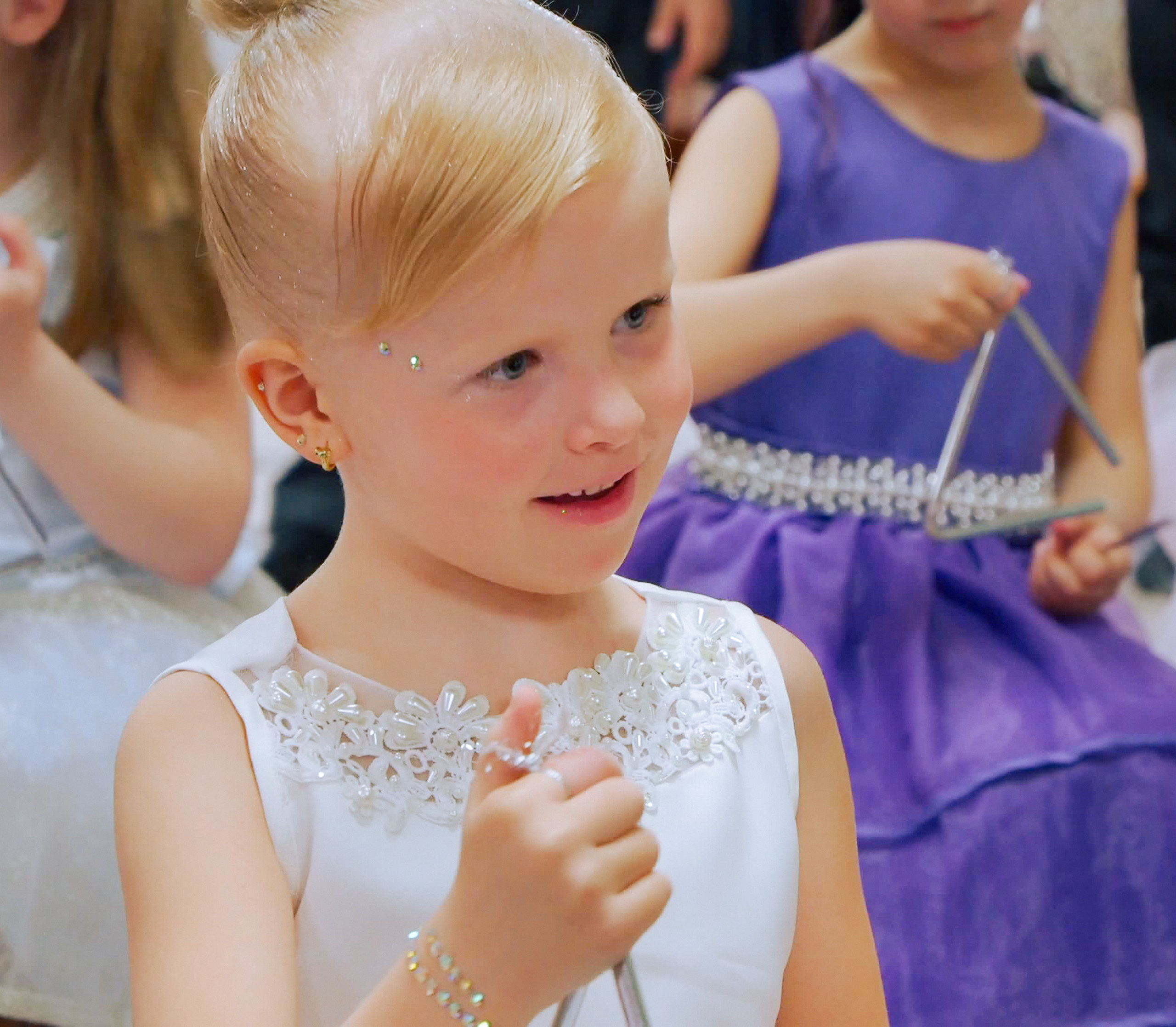 Выпускной праздник в Д/С «Ласточка». Фото с видеозаписи. Фотограф Никифоров-Гордеев Сергей. Москва и МО