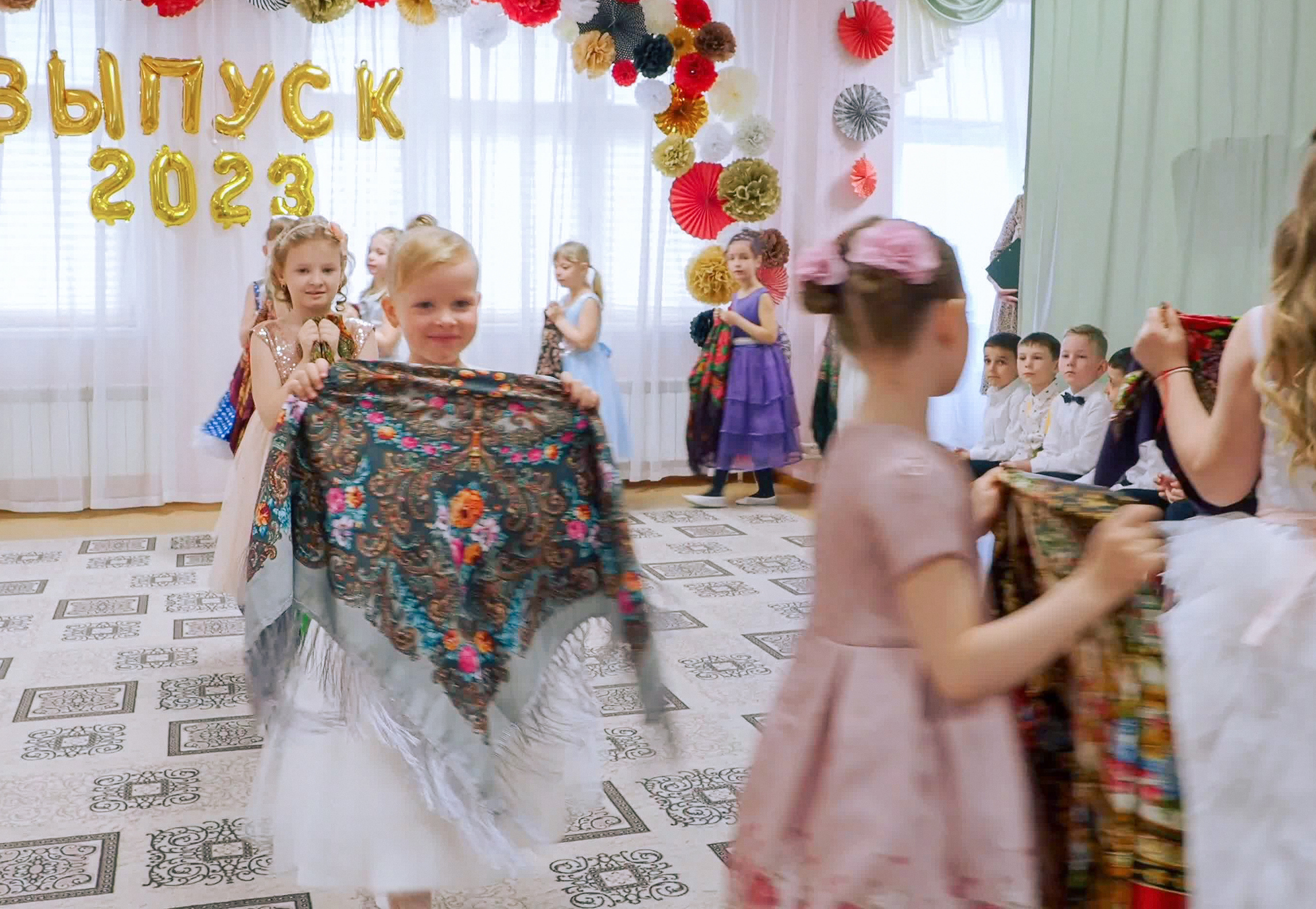 Выпускной праздник в Д/С «Ласточка». Фото с видеозаписи. Фотограф Никифоров-Гордеев Сергей. Москва и МО