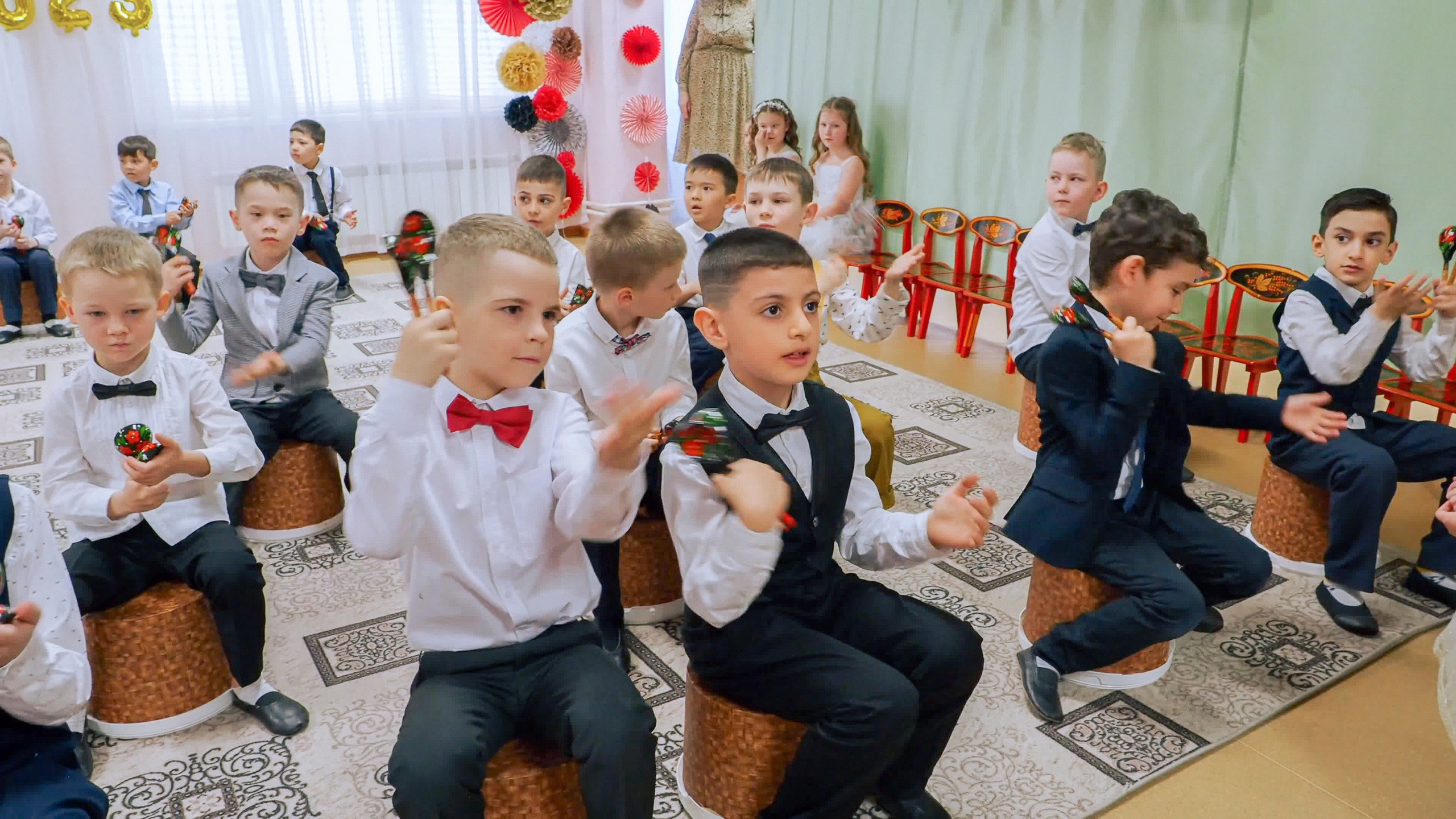 Выпускной праздник в Д/С «Ласточка». Фото с видеозаписи. Фотограф Никифоров-Гордеев Сергей. Москва и МО