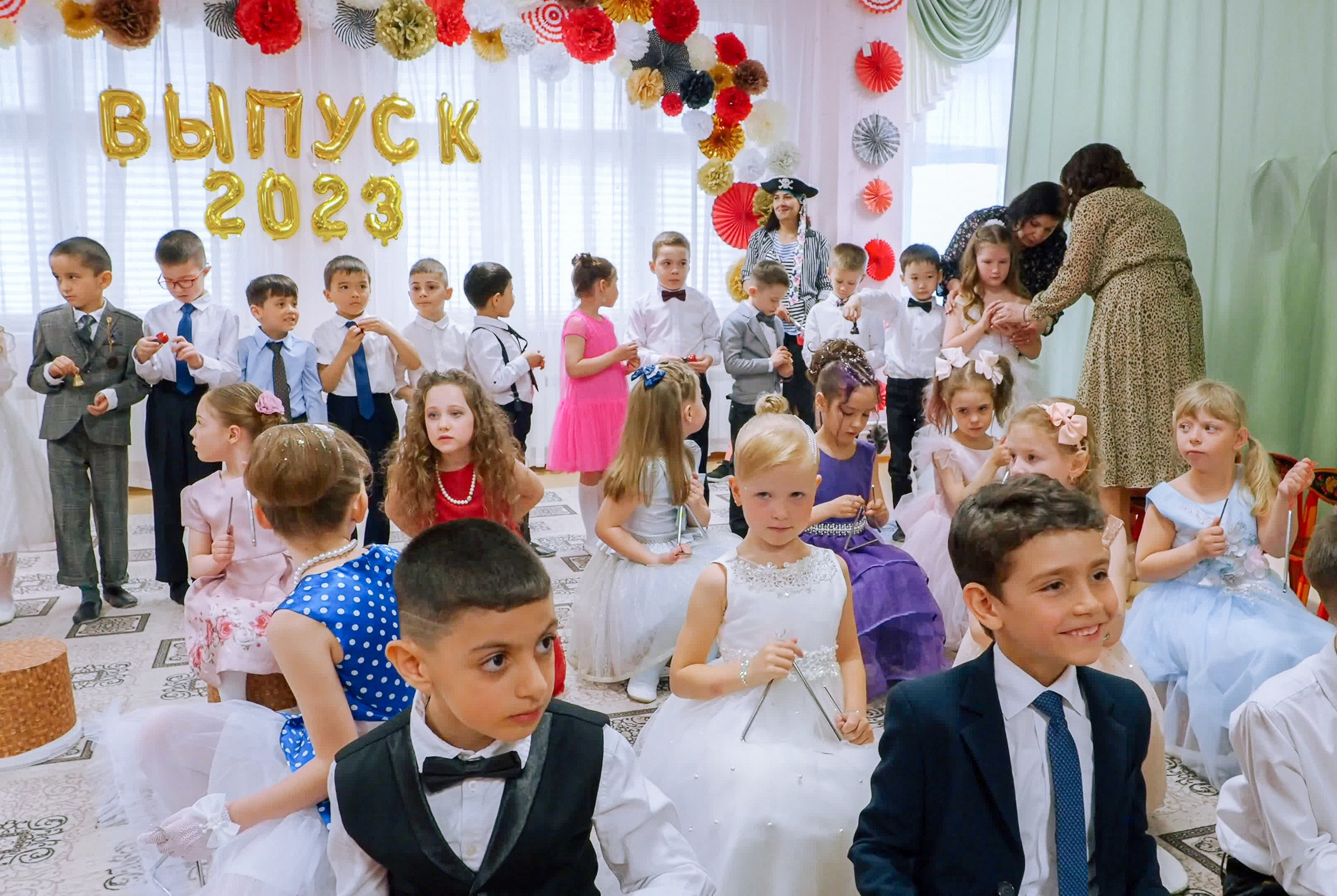 Выпускной праздник в Д/С «Ласточка». Фото с видеозаписи. Фотограф Никифоров-Гордеев Сергей. Москва и МО