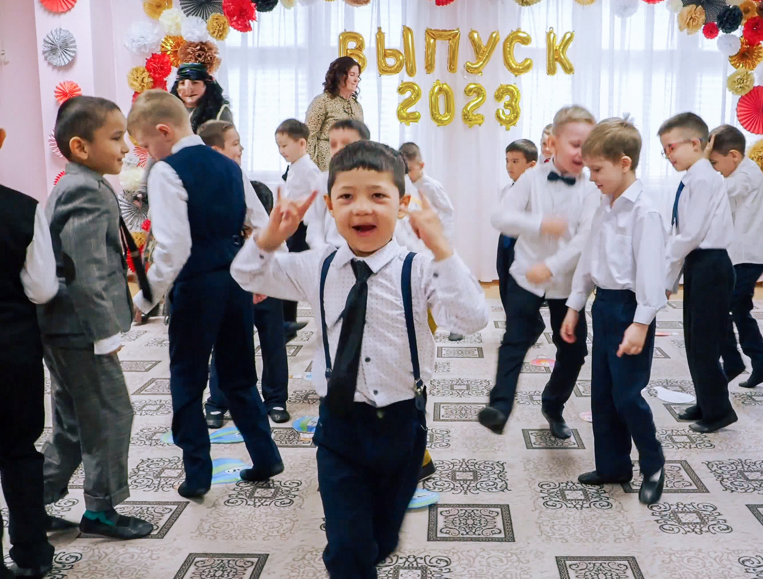 Выпускной праздник в Д/С «Ласточка». Фото с видеозаписи. Фотограф Никифоров-Гордеев Сергей. Москва и МО