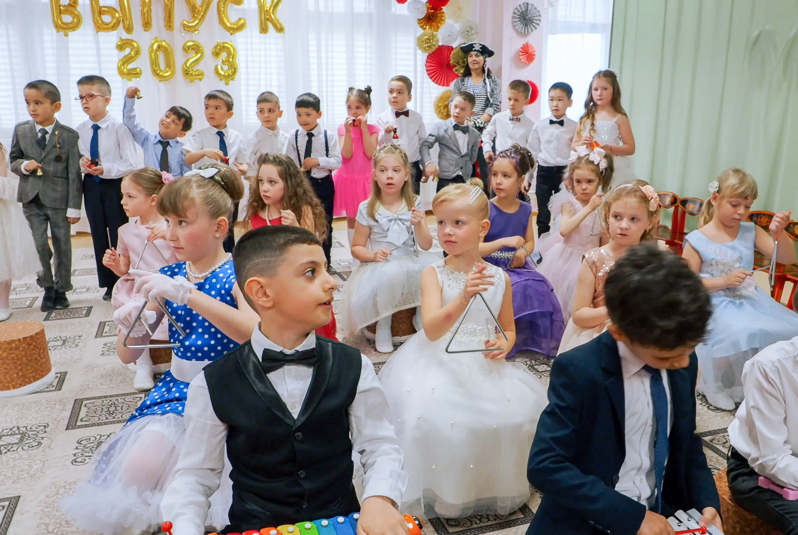 Выпускной праздник в Д/С «Ласточка». Фото с видеозаписи. Фотограф Никифоров-Гордеев Сергей. Москва и МО