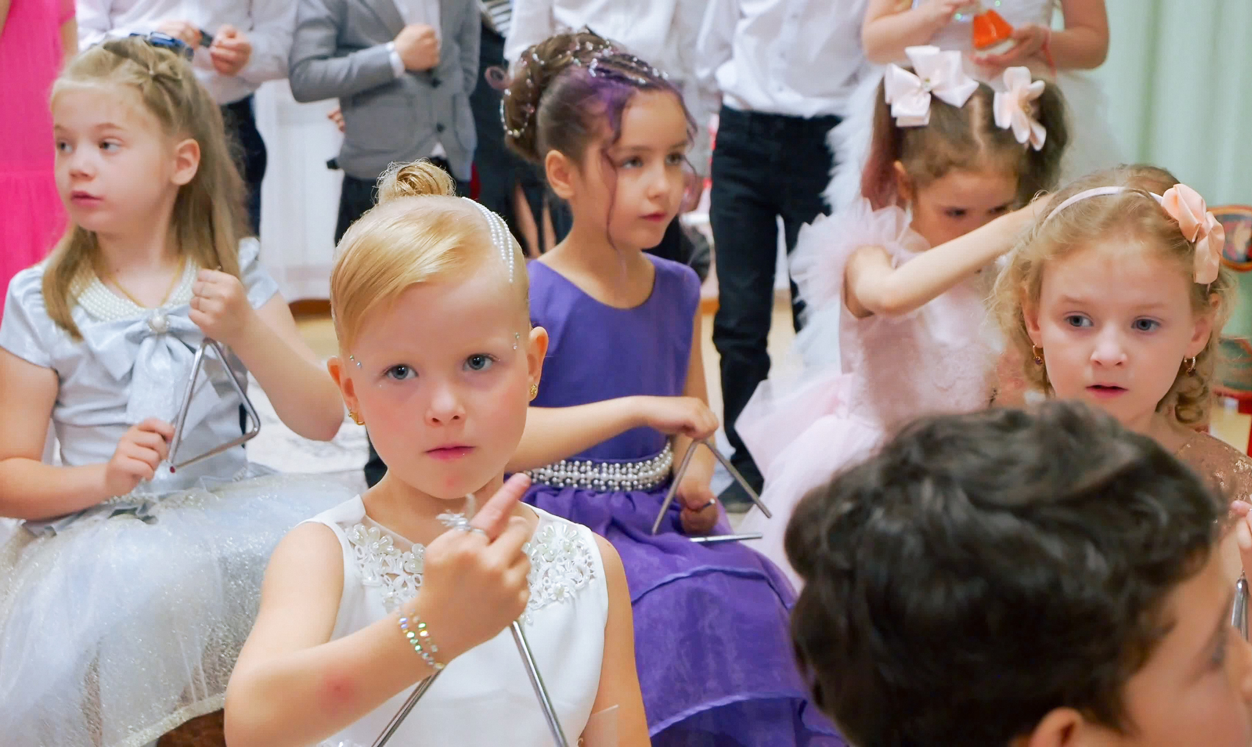 Выпускной праздник в Д/С «Ласточка». Фото с видеозаписи. Фотограф Никифоров-Гордеев Сергей. Москва и МО