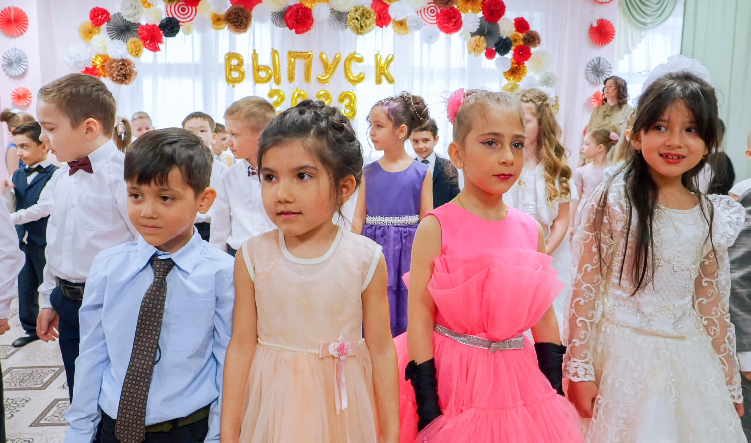 Выпускной праздник в Д/С «Ласточка». Фото с видеозаписи. Фотограф Никифоров-Гордеев Сергей. Москва и МО