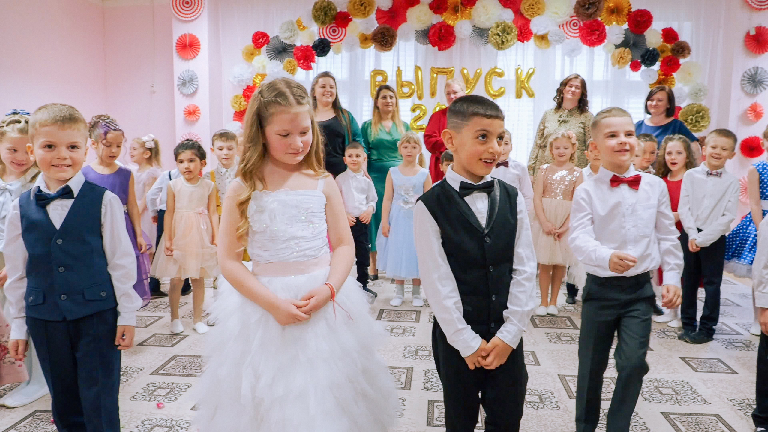 Выпускной праздник в Д/С «Ласточка». Фото с видеозаписи. Фотограф Никифоров-Гордеев Сергей. Москва и МО