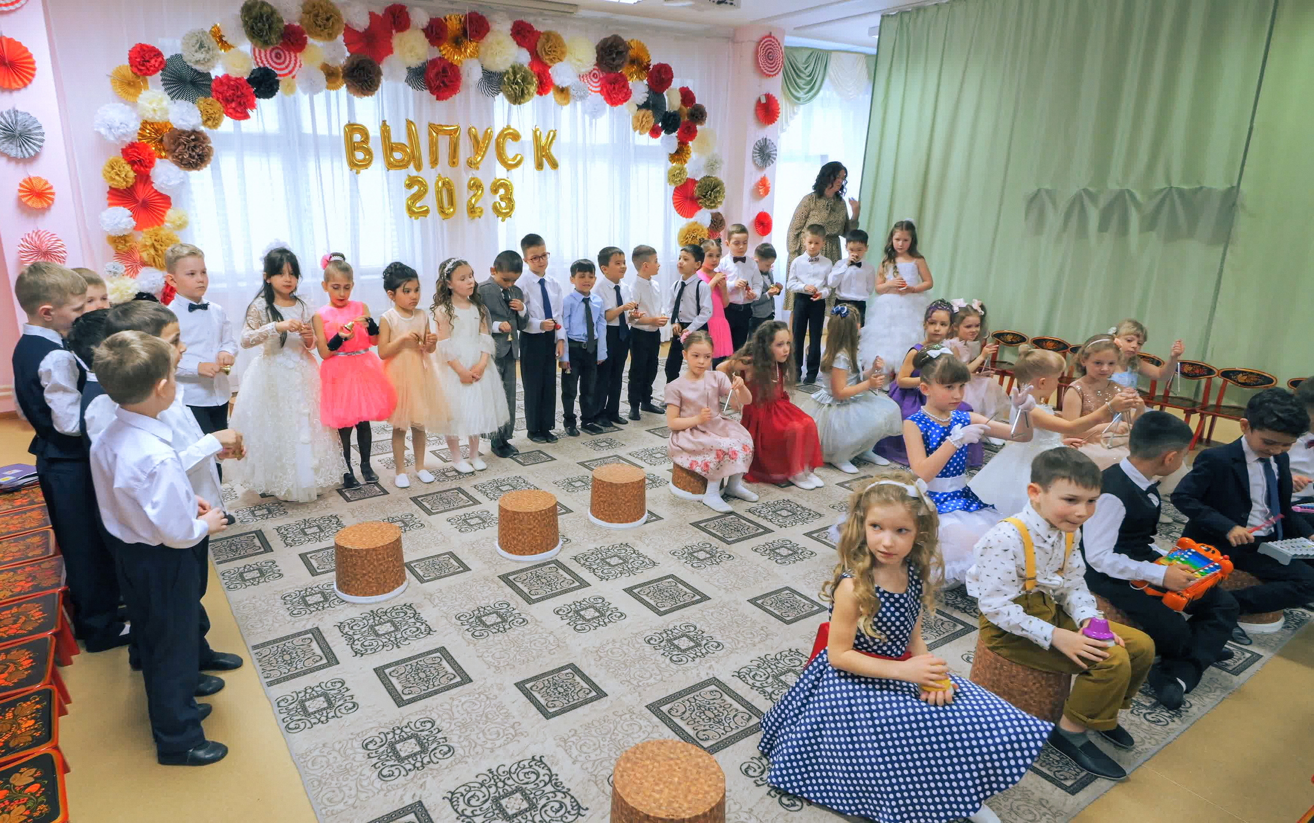 Выпускной праздник в Д/С «Ласточка». Фото с видеозаписи. Фотограф Никифоров-Гордеев Сергей. Москва и МО