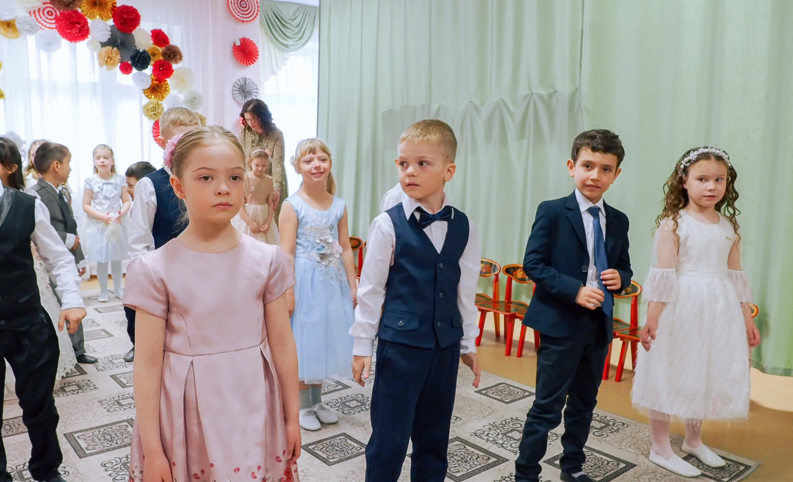 Выпускной праздник в Д/С «Ласточка». Фото с видеозаписи. Фотограф Никифоров-Гордеев Сергей. Москва и МО