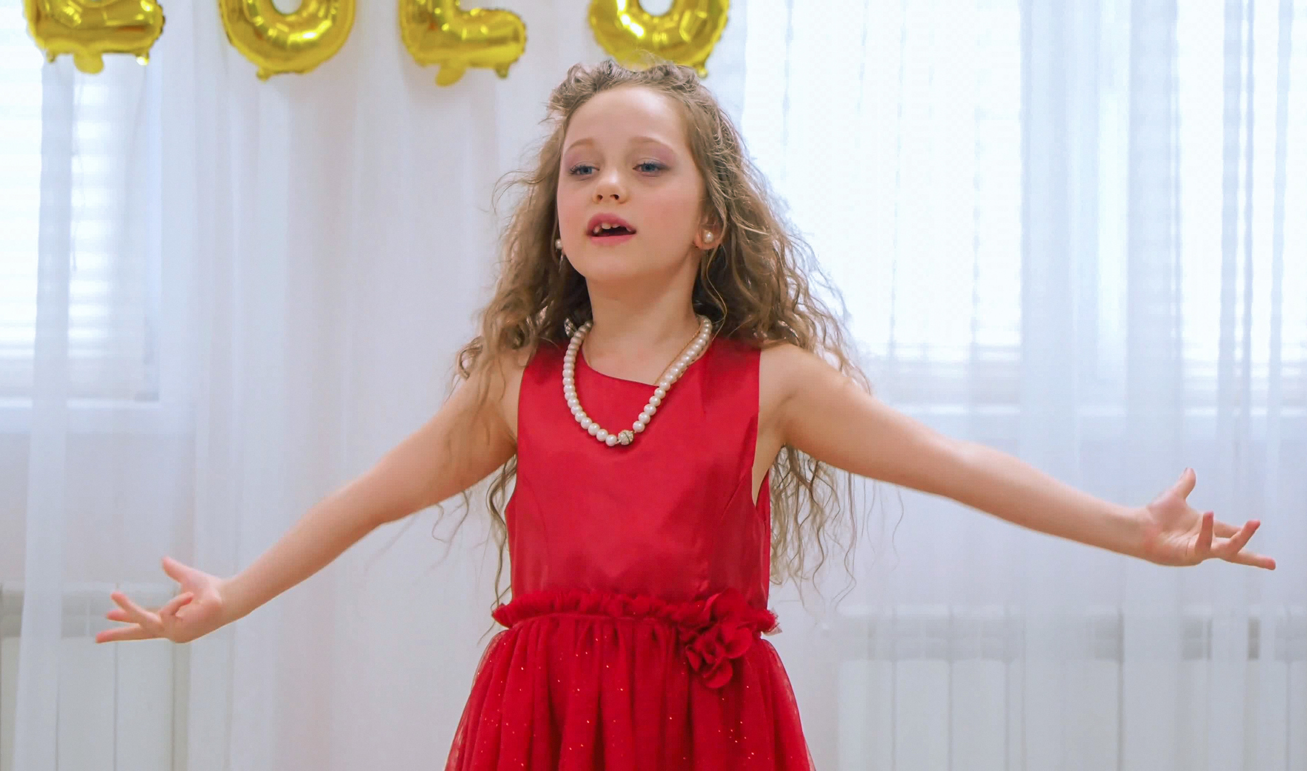 Выпускной праздник в Д/С «Ласточка». Фото с видеозаписи. Фотограф Никифоров-Гордеев Сергей. Москва и МО