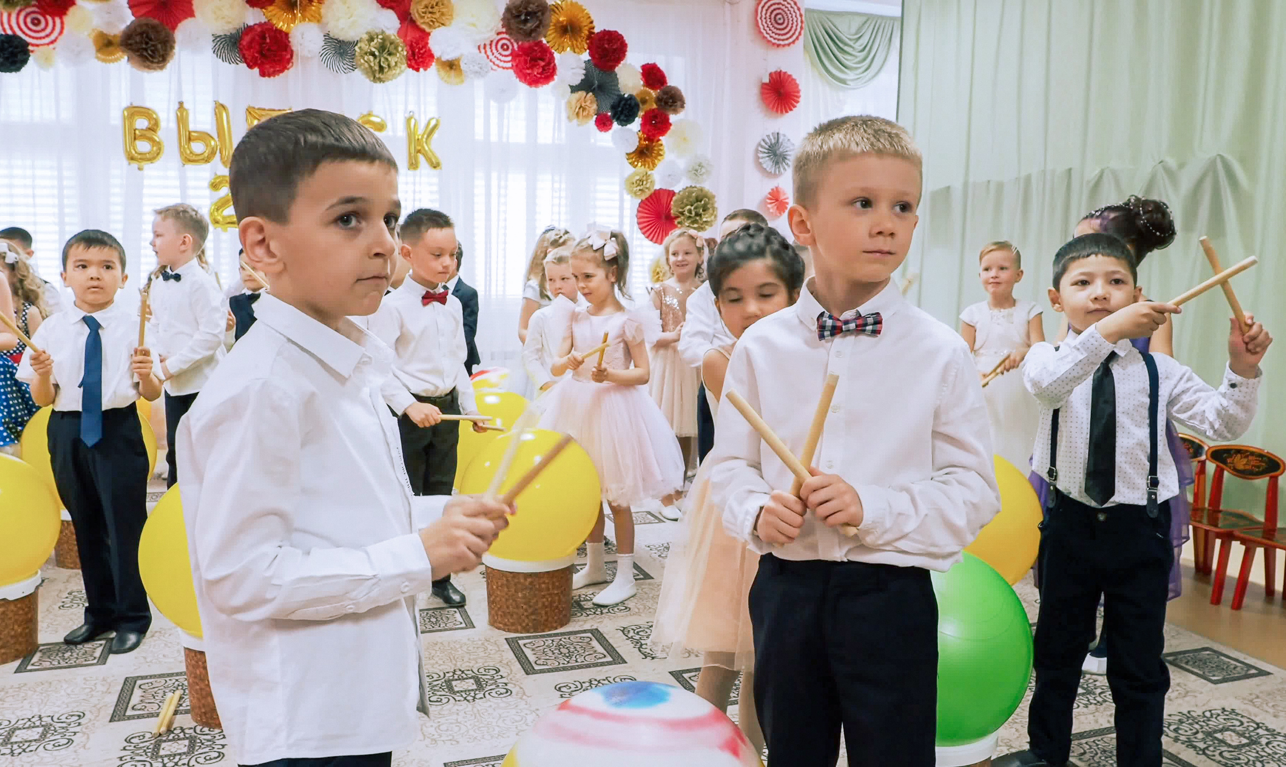 Выпускной праздник в Д/С «Ласточка». Фото с видеозаписи. Фотограф Никифоров-Гордеев Сергей. Москва и МО