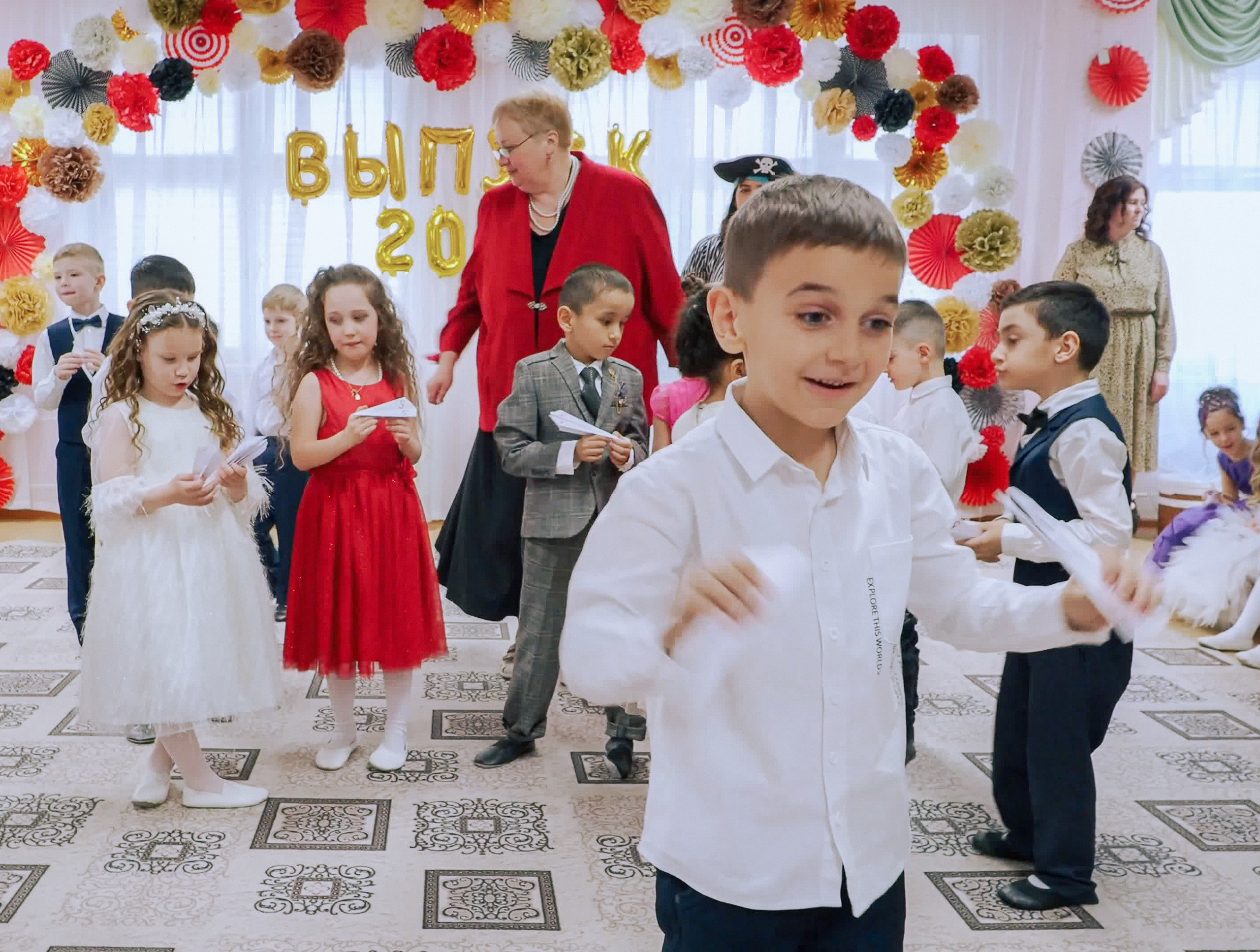 Выпускной праздник в Д/С «Ласточка». Фото с видеозаписи. Фотограф Никифоров-Гордеев Сергей. Москва и МО