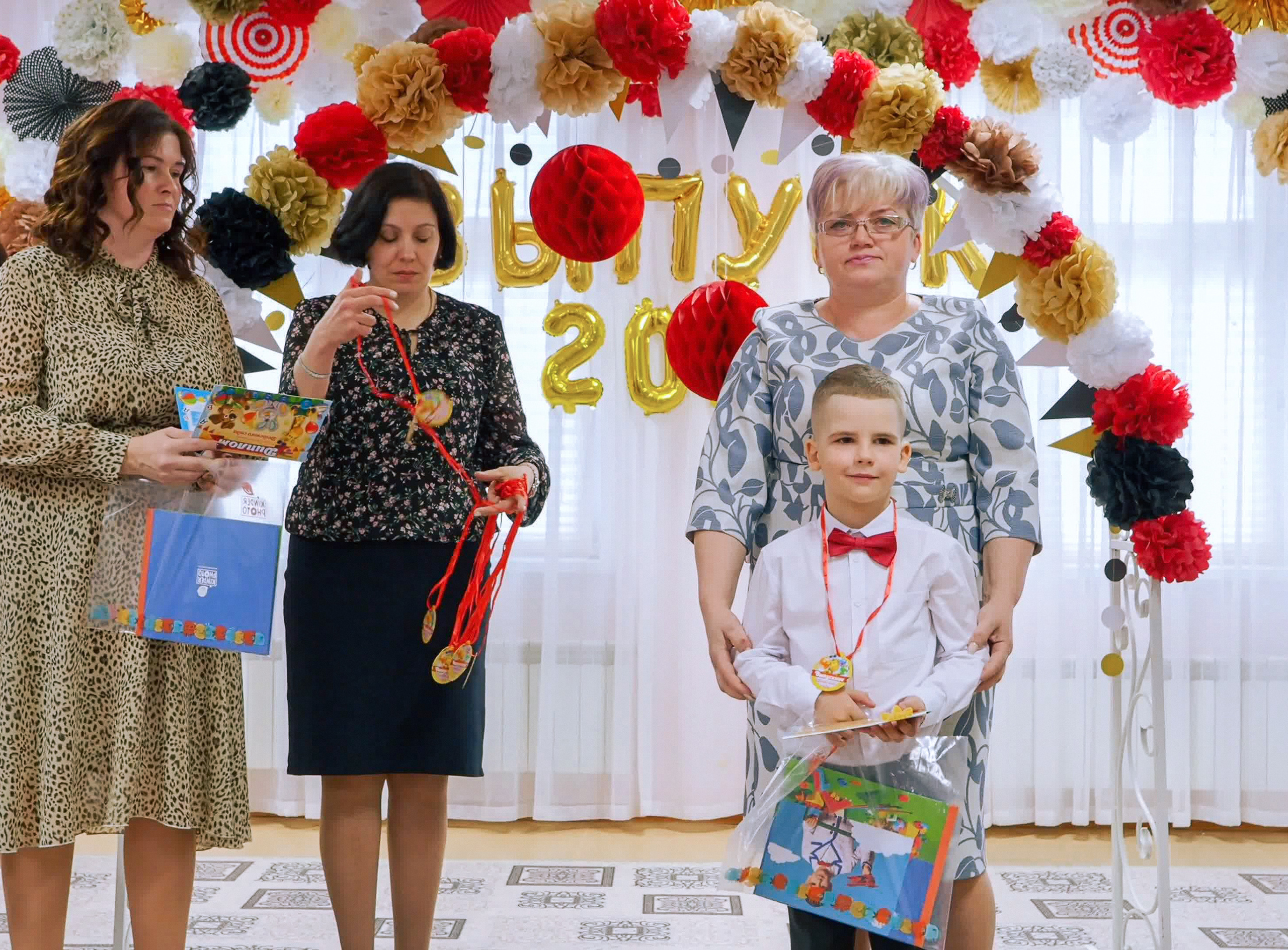 Выпускной праздник в Д/С «Ласточка». Фото с видеозаписи. Фотограф Никифоров-Гордеев Сергей. Москва и МО
