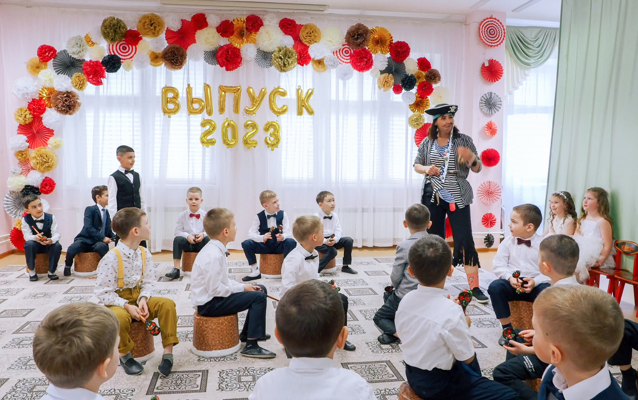 Выпускной праздник в Д/С «Ласточка». Фото с видеозаписи. Фотограф Никифоров-Гордеев Сергей. Москва и МО