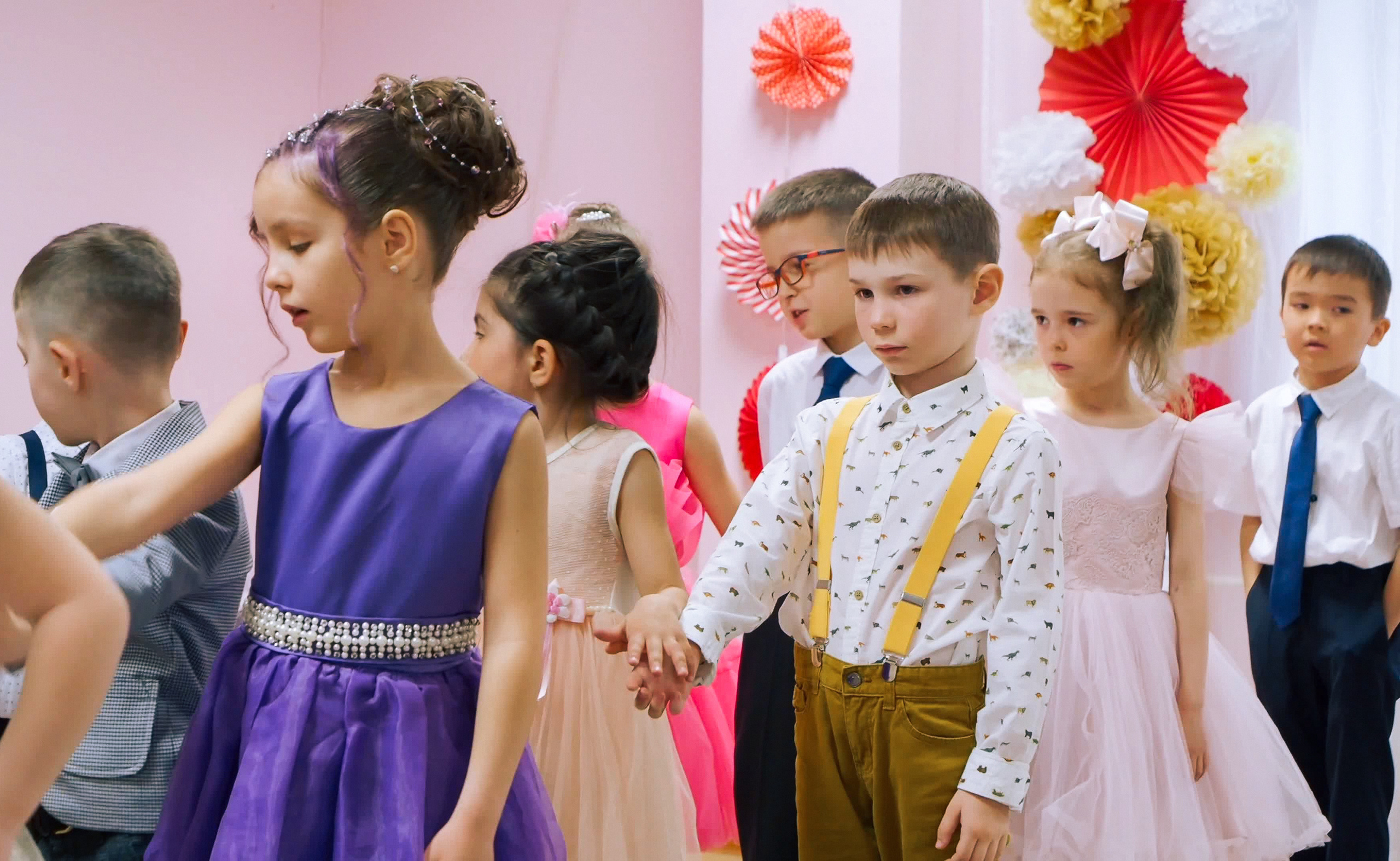Выпускной праздник в Д/С «Ласточка». Фото с видеозаписи. Фотограф Никифоров-Гордеев Сергей. Москва и МО
