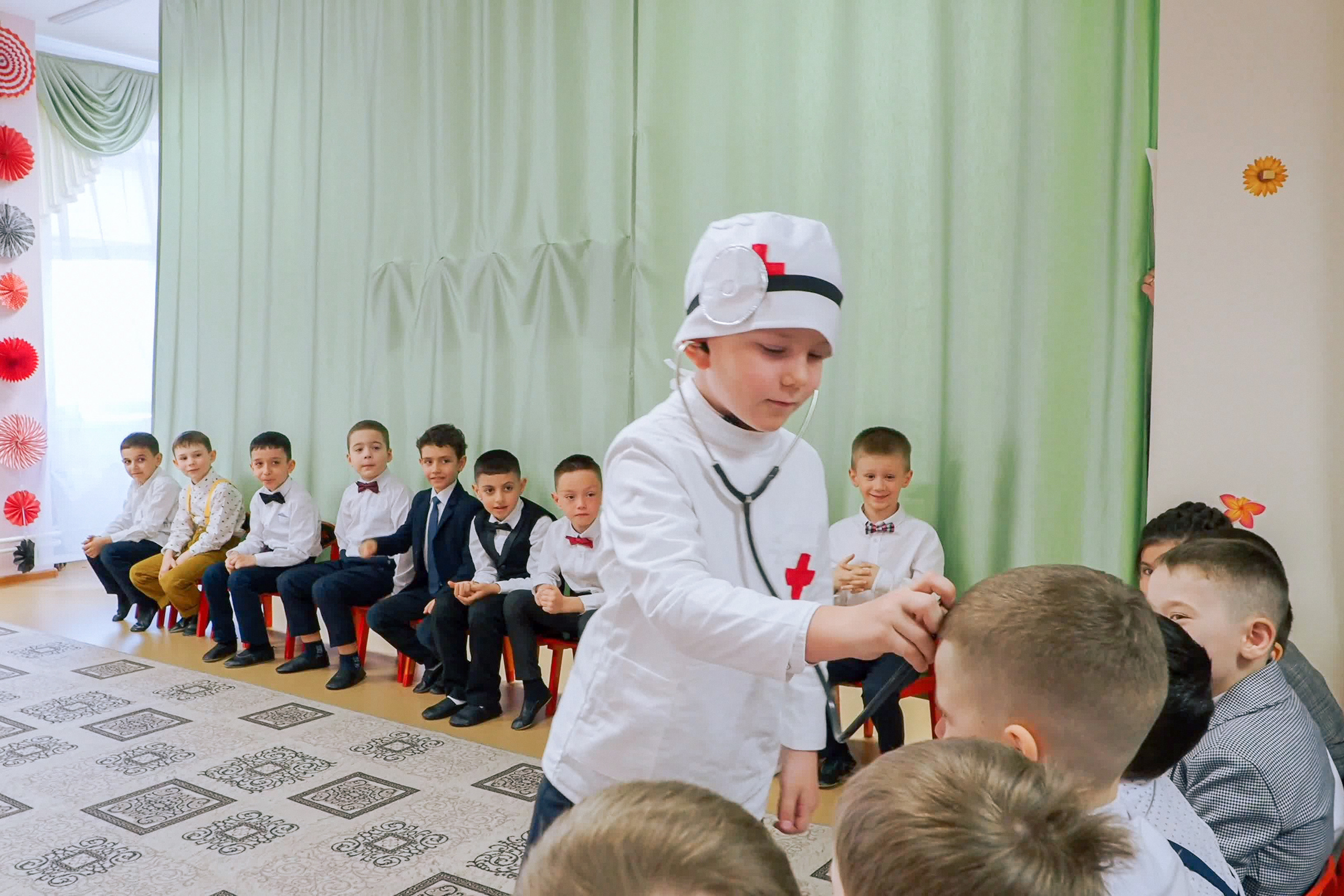 Выпускной праздник в Д/С «Ласточка». Фото с видеозаписи. Фотограф Никифоров-Гордеев Сергей. Москва и МО