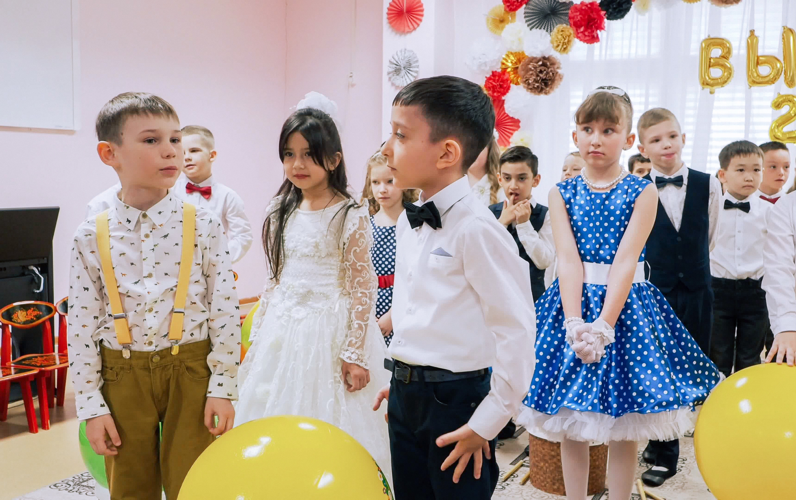 Выпускной праздник в Д/С «Ласточка». Фото с видеозаписи. Фотограф Никифоров-Гордеев Сергей. Москва и МО