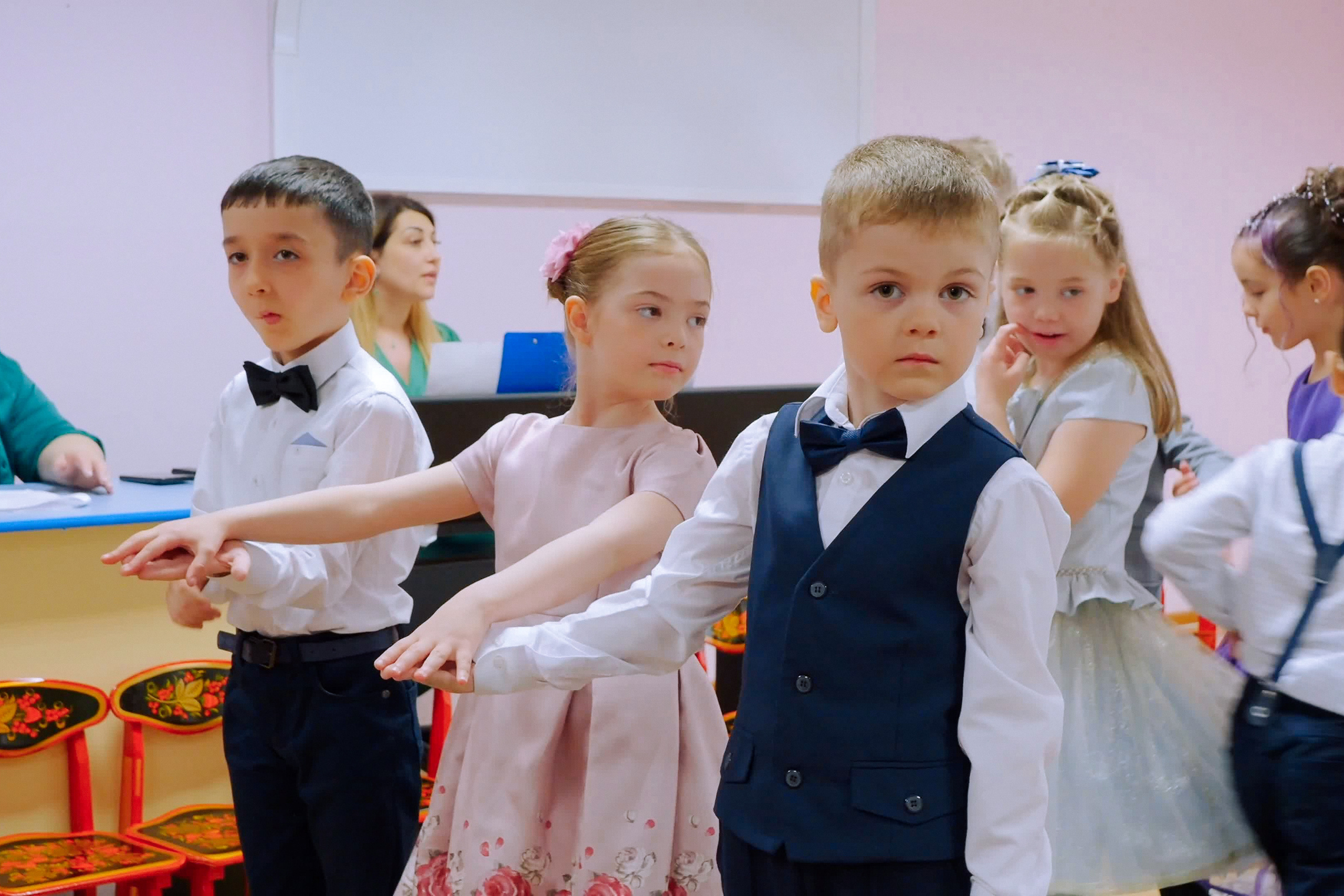 Выпускной праздник в Д/С «Ласточка». Фото с видеозаписи. Фотограф Никифоров-Гордеев Сергей. Москва и МО