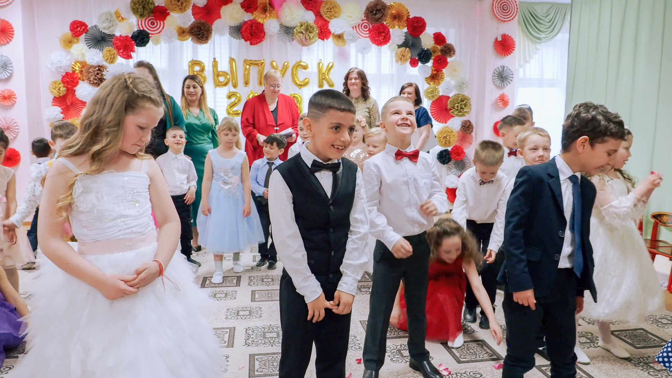 Выпускной праздник в Д/С «Ласточка». Фото с видеозаписи. Фотограф Никифоров-Гордеев Сергей. Москва и МО