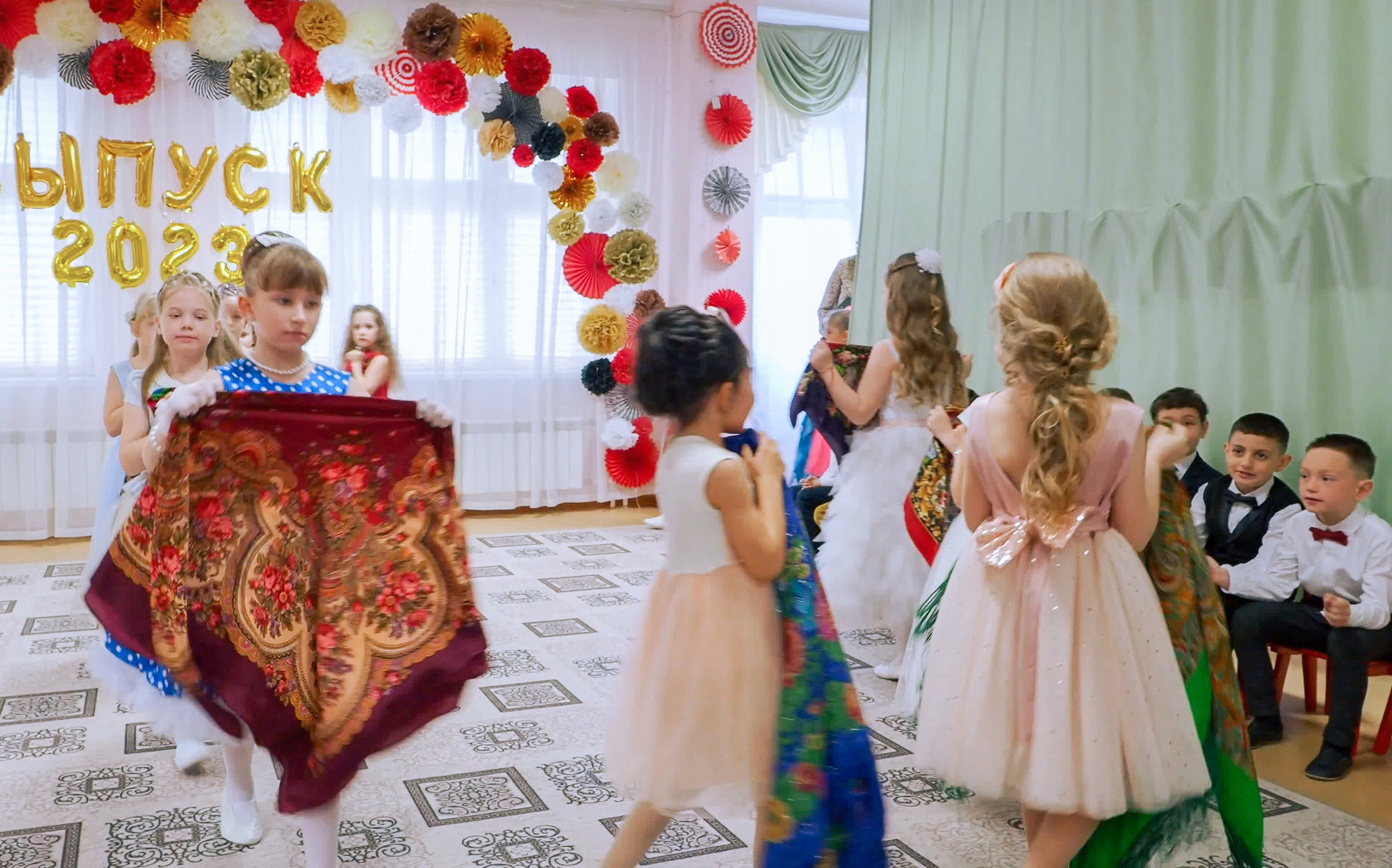 Выпускной праздник в Д/С «Ласточка». Фото с видеозаписи. Фотограф Никифоров-Гордеев Сергей. Москва и МО