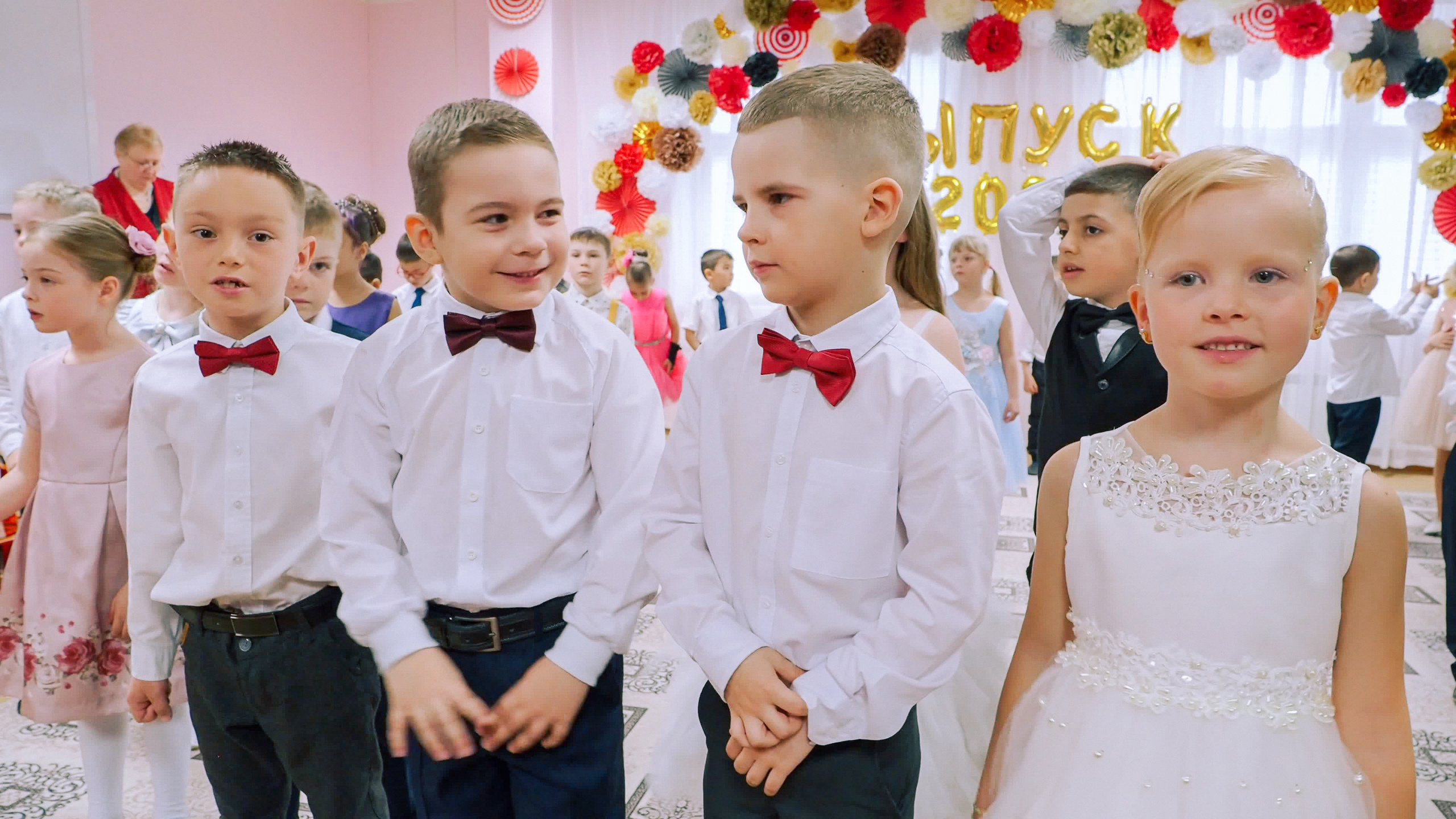 Выпускной праздник в Д/С «Ласточка». Фото с видеозаписи. Фотограф Никифоров-Гордеев Сергей. Москва и МО