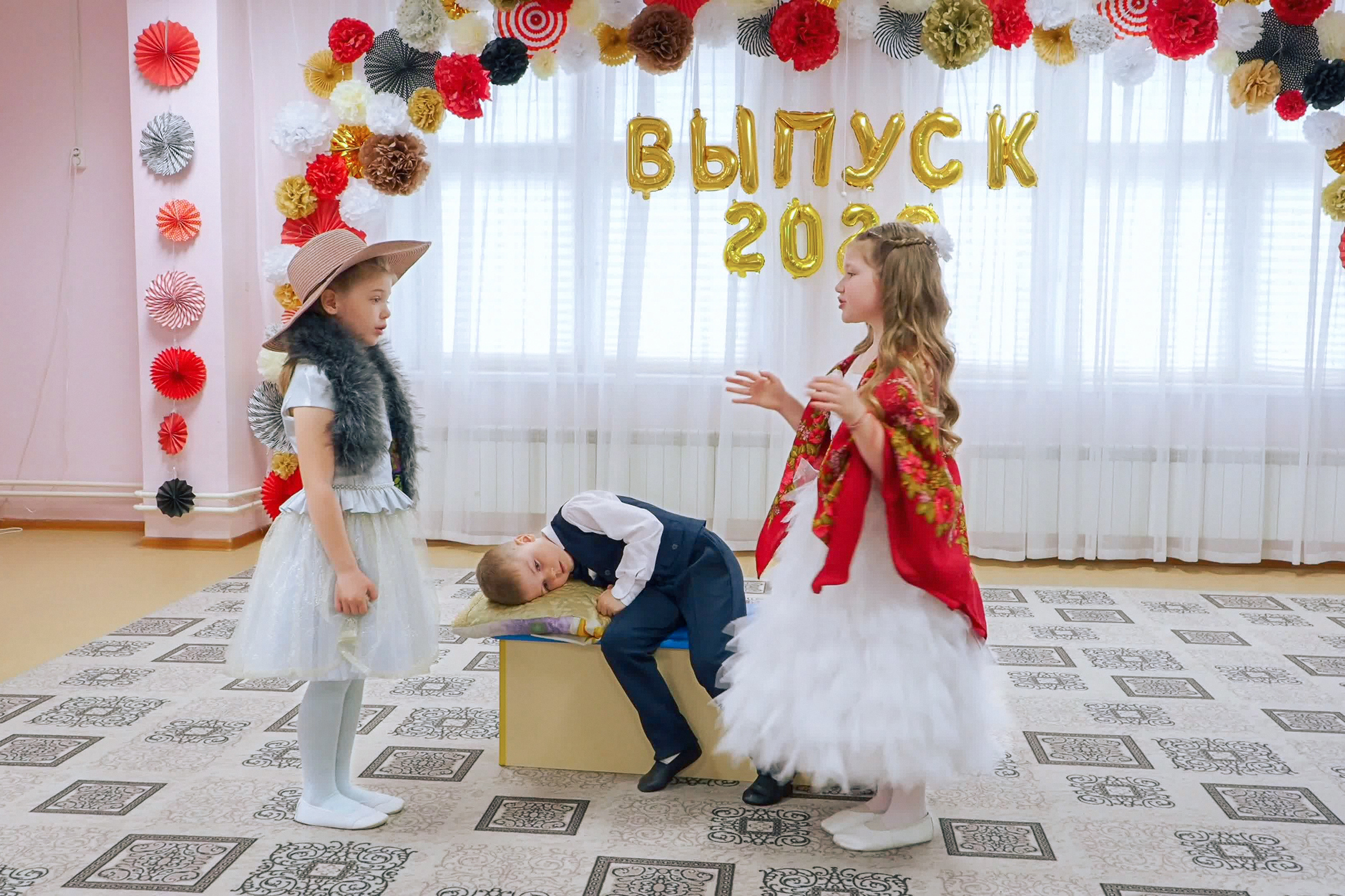 Выпускной праздник в Д/С «Ласточка». Фото с видеозаписи. Фотограф Никифоров-Гордеев Сергей. Москва и МО