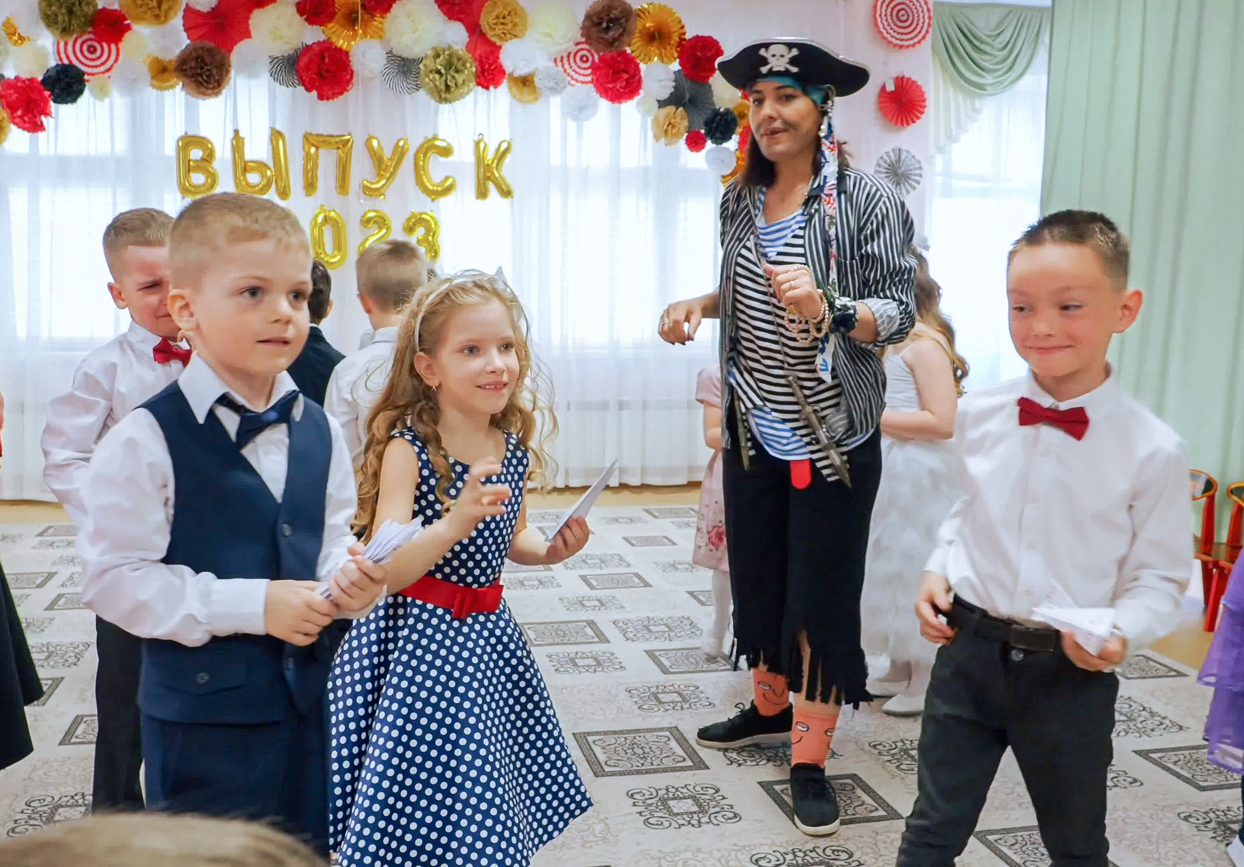 Выпускной праздник в Д/С «Ласточка». Фото с видеозаписи. Фотограф Никифоров-Гордеев Сергей. Москва и МО