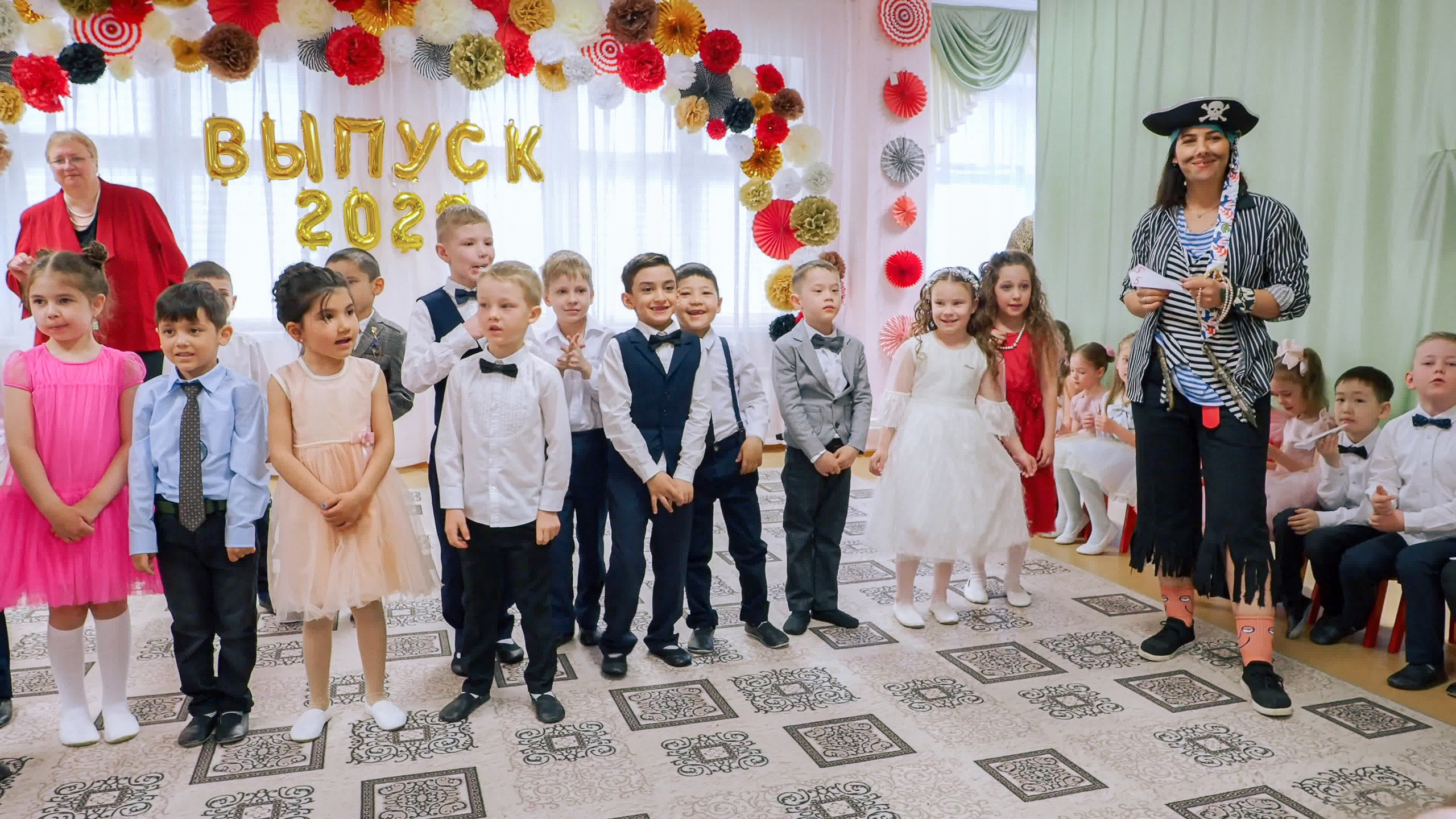 Выпускной праздник в Д/С «Ласточка». Фото с видеозаписи. Фотограф Никифоров-Гордеев Сергей. Москва и МО