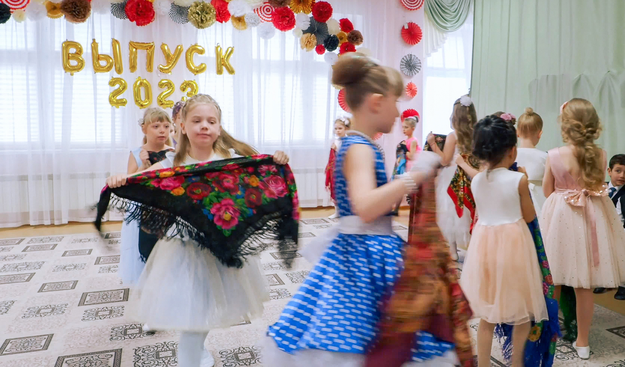 Выпускной праздник в Д/С «Ласточка». Фото с видеозаписи. Фотограф Никифоров-Гордеев Сергей. Москва и МО