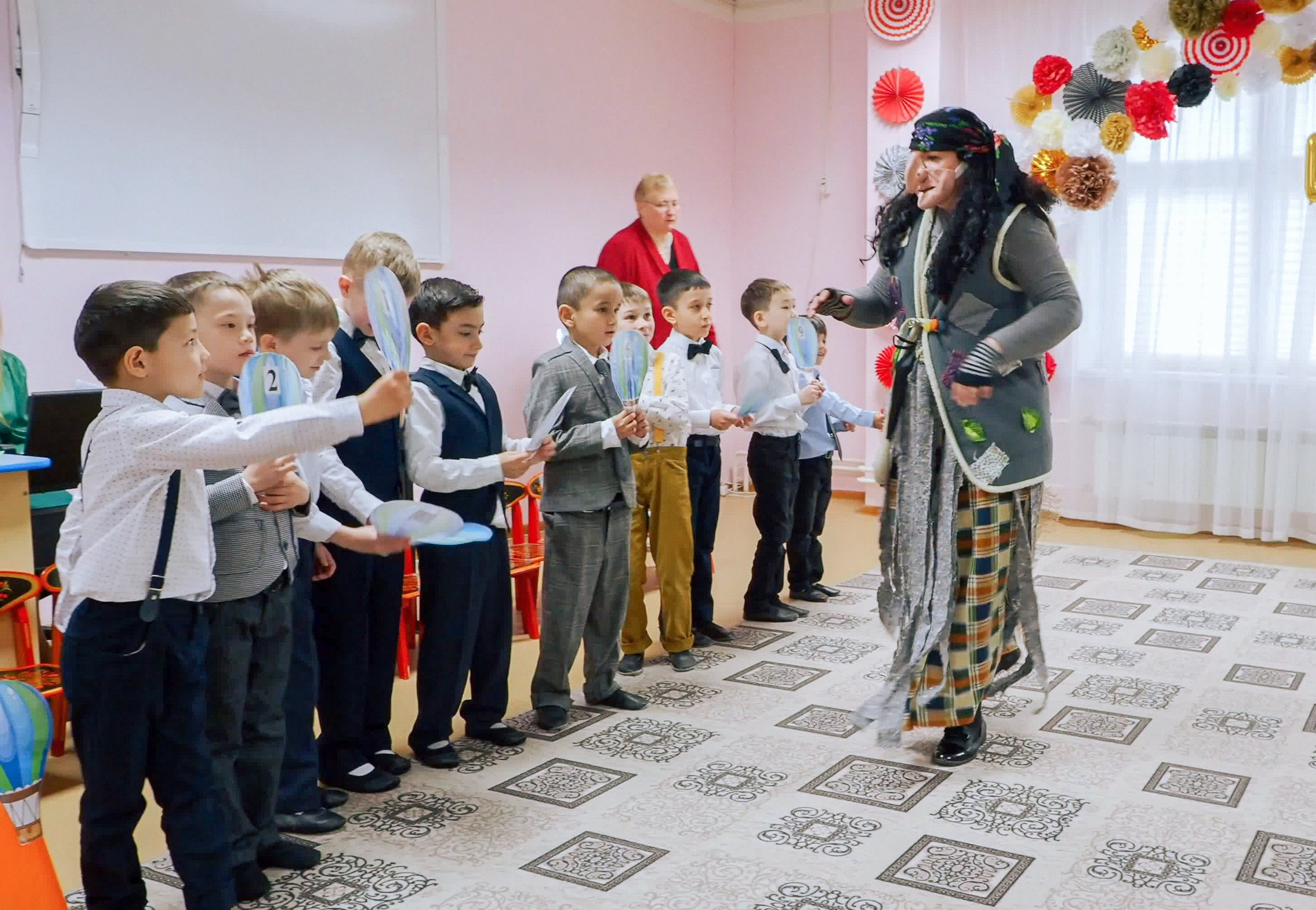 Выпускной праздник в Д/С «Ласточка». Фото с видеозаписи. Фотограф Никифоров-Гордеев Сергей. Москва и МО