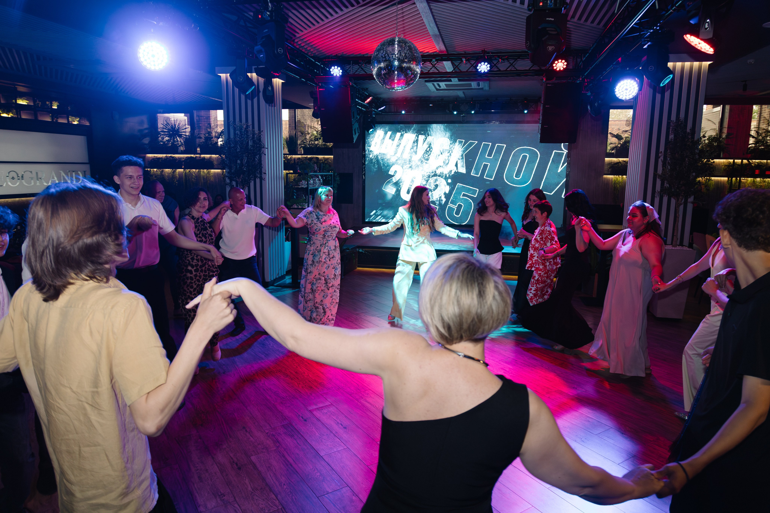 Выпускной 9В класса 2025. Артур Иликчян — Wedding & Event фотограф в Краснодаре