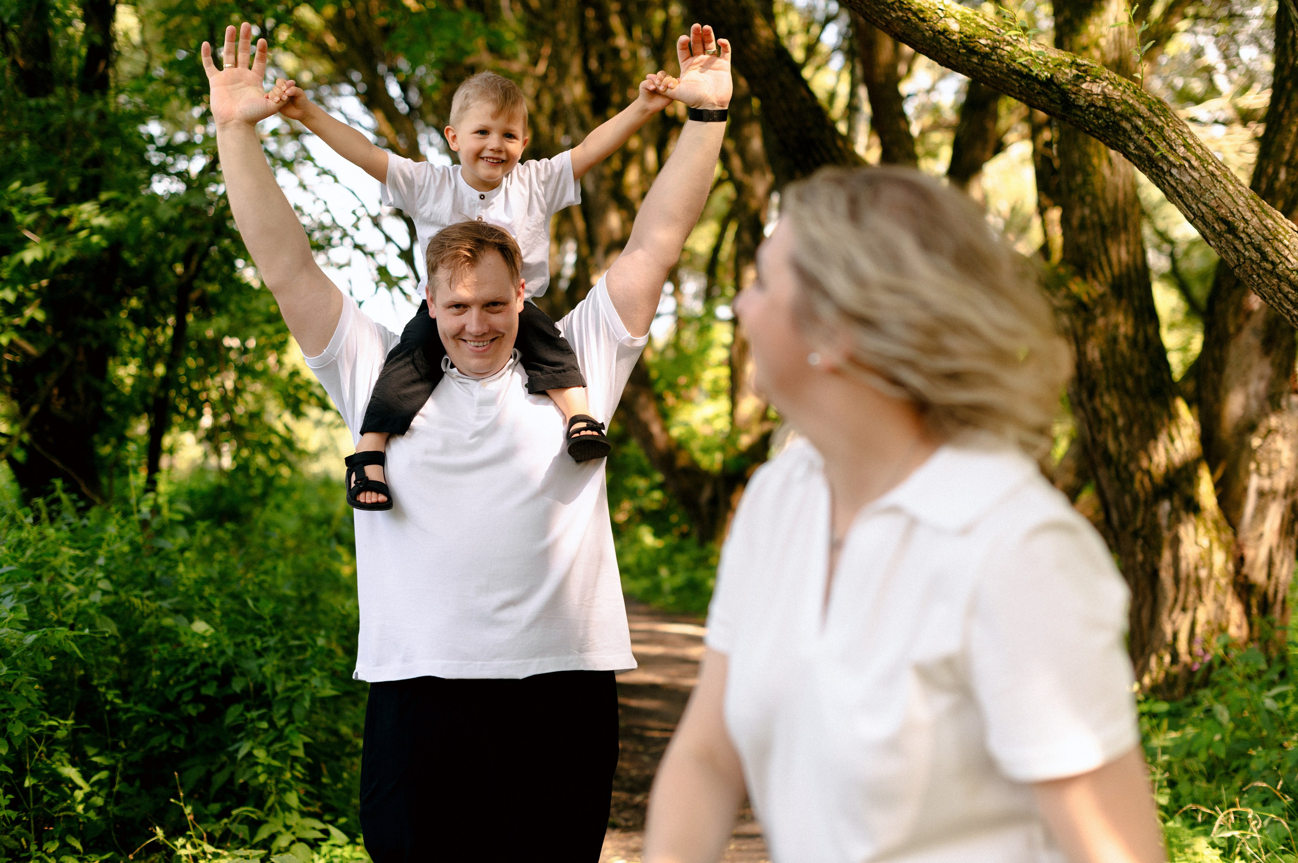 НА ДЕРЕВО ЗАЛЕЗУ. Шашкова Вероника / Свадебный и семейный фотограф Москва и Ярославль